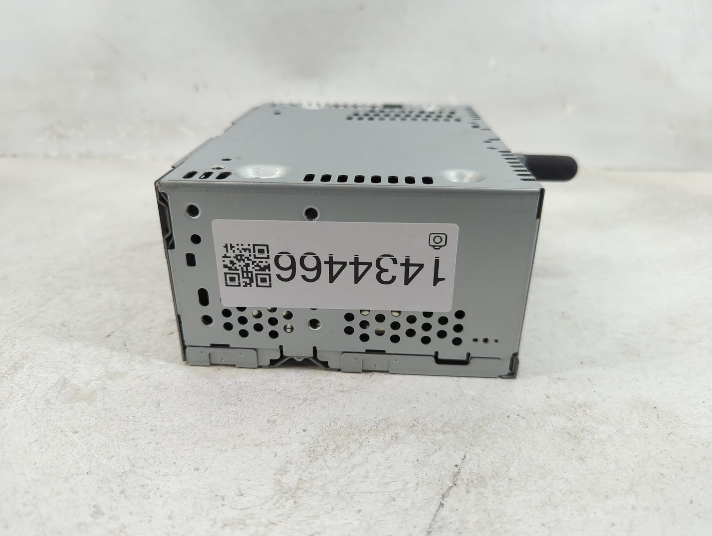 2013 Ford Explorer Radio AM FM Cd Player Receiver Replacement P/N:PU-3618L-A DB5T-19C107-GC Fits OEM Used Auto Parts - Oemus