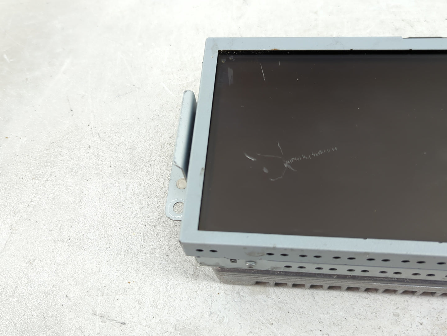 2013-2014 Ford Explorer Information Display Screen - Oemusedautoparts1.com