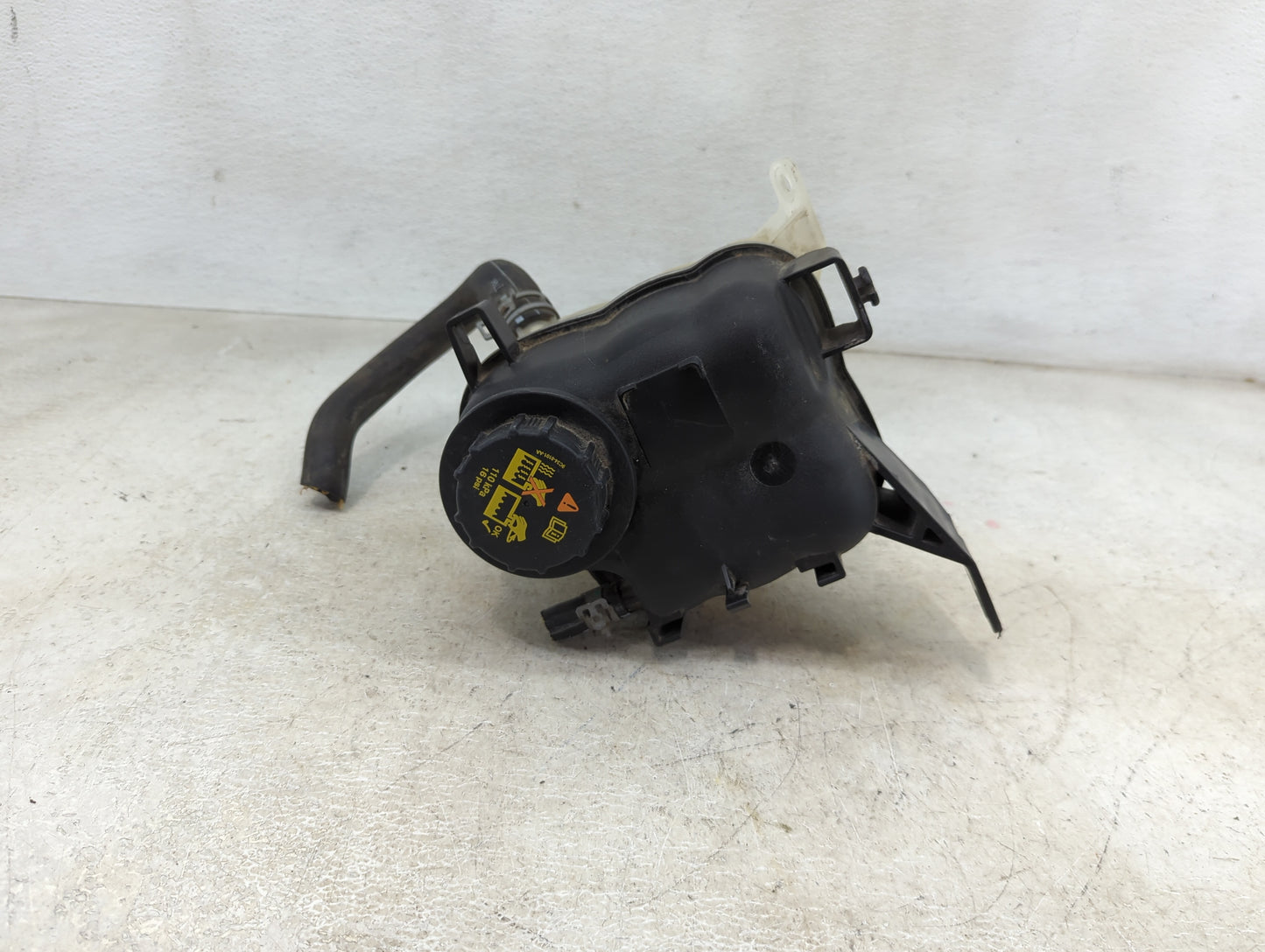 Ford Explorer Radiator Coolant Overflow Expansion Tank Bottle 1460043 - Oemusedautoparts1.com