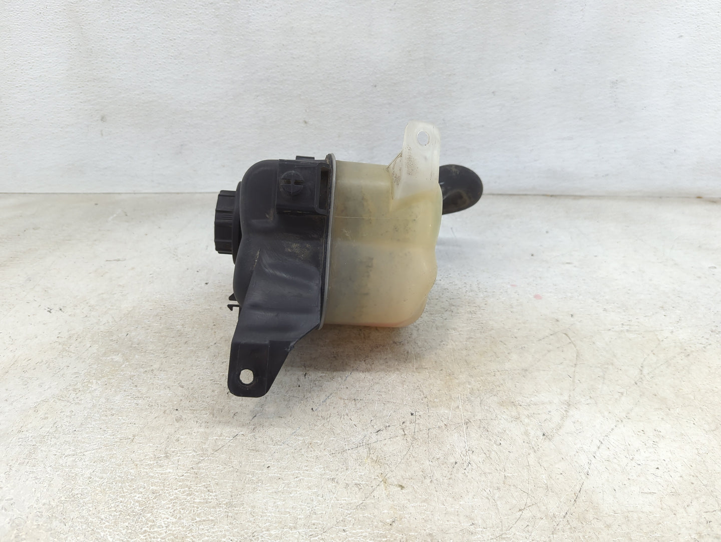 Ford Explorer Radiator Coolant Overflow Expansion Tank Bottle 1460043 - Oemusedautoparts1.com