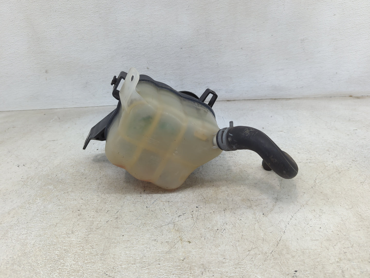 Ford Explorer Radiator Coolant Overflow Expansion Tank Bottle 1460043 - Oemusedautoparts1.com