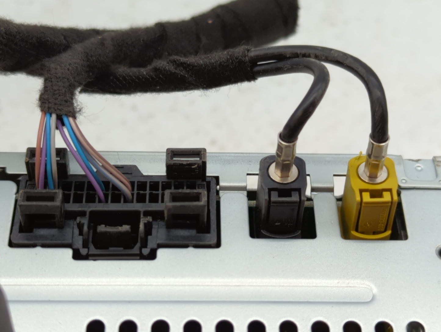 2013-2013 Ford Explorer Am Fm Cd Player Radio Receiver - Oemusedautoparts1.com