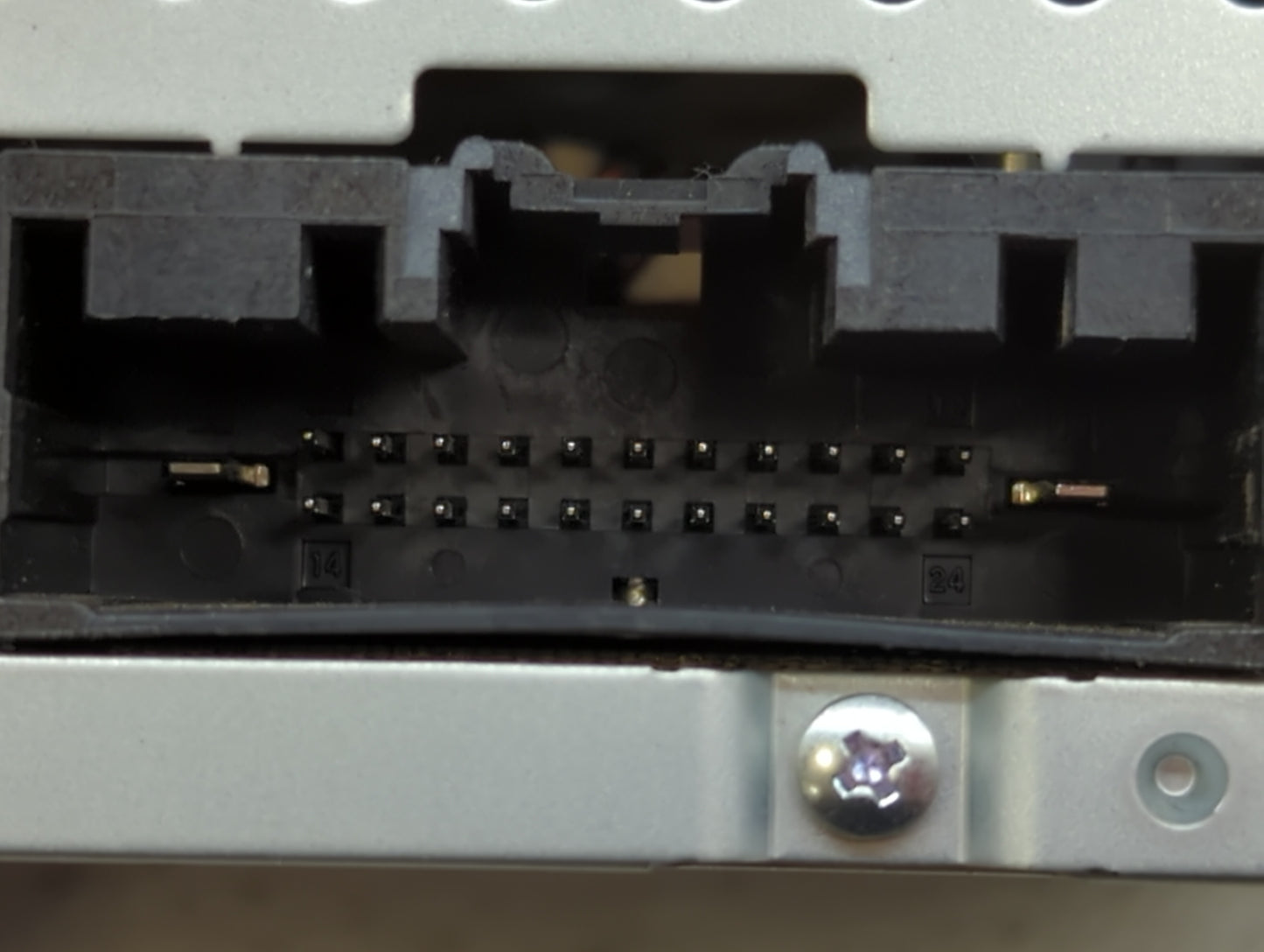 2013-2013 Ford Explorer Am Fm Cd Player Radio Receiver - Oemusedautoparts1.com
