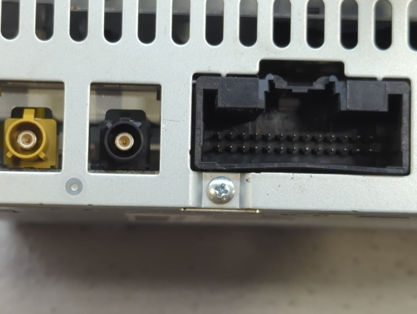 2013-2013 Ford Explorer Am Fm Cd Player Radio Receiver - Oemusedautoparts1.com