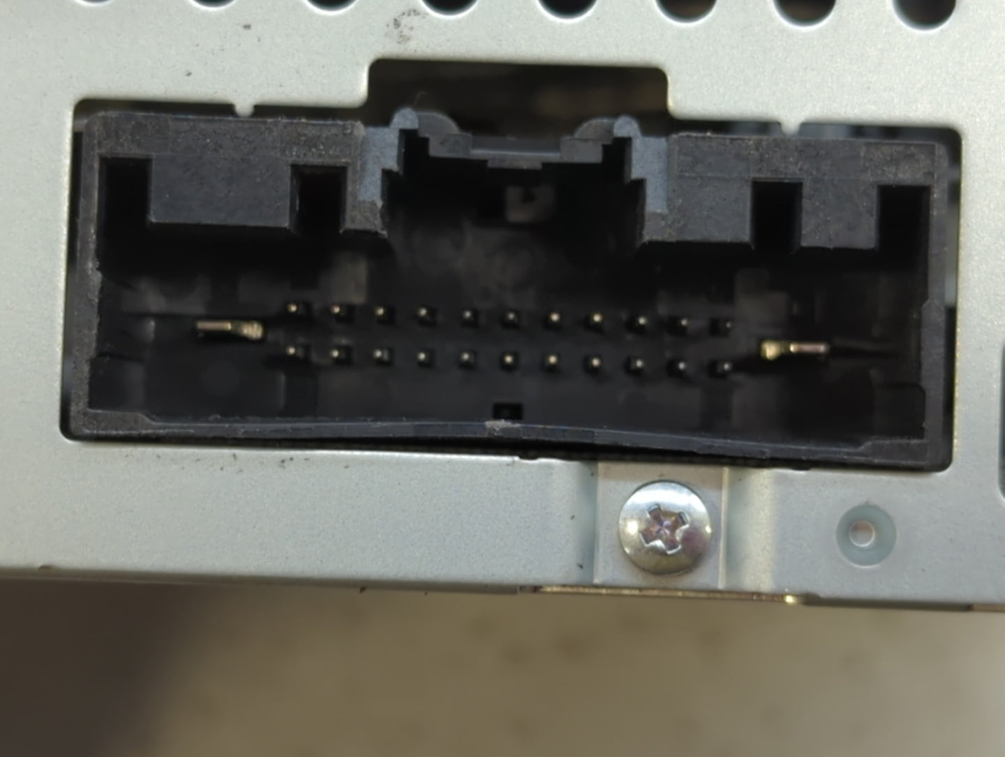 2013-2013 Ford Explorer Am Fm Cd Player Radio Receiver - Oemusedautoparts1.com