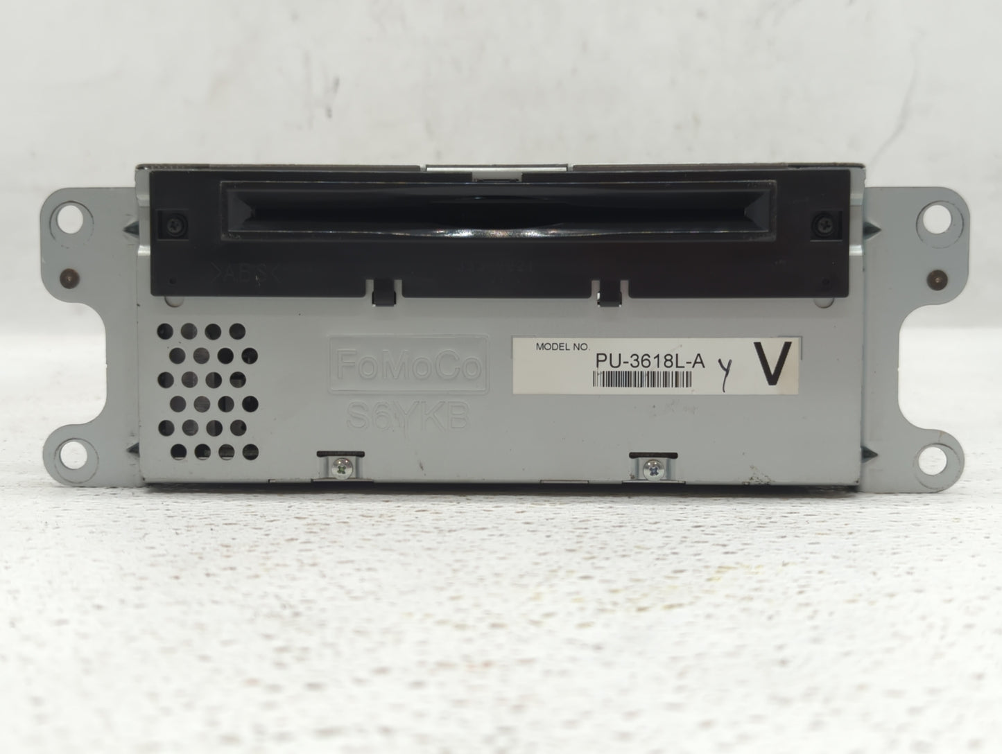 2013 Ford Explorer Radio AM FM Cd Player Receiver Replacement P/N:DB5T-19C107-GA DB5T-19C107-GB, DB5T-19C107-GC Fits OEM Use