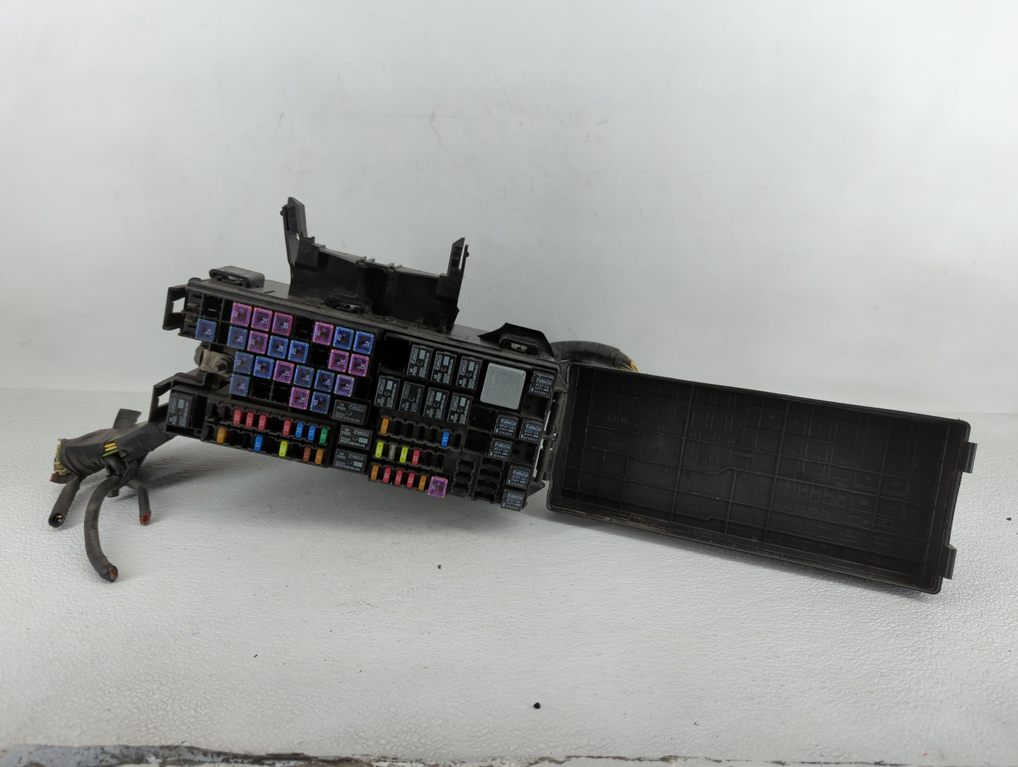 2013 Ford Explorer Fusebox Fuse Box Panel Relay Module P/N:BT4T-14A003-AA Fits OEM Used Auto Parts - Oemusedautoparts1.com
