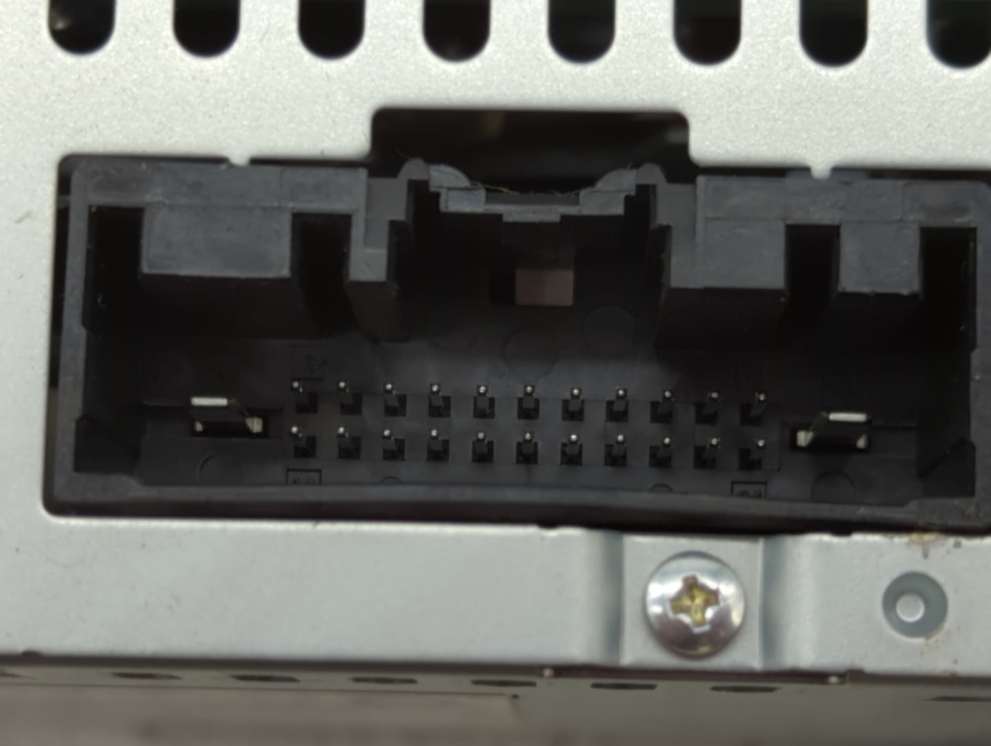 2013-2013 Ford Explorer Am Fm Cd Player Radio Receiver - Oemusedautoparts1.com