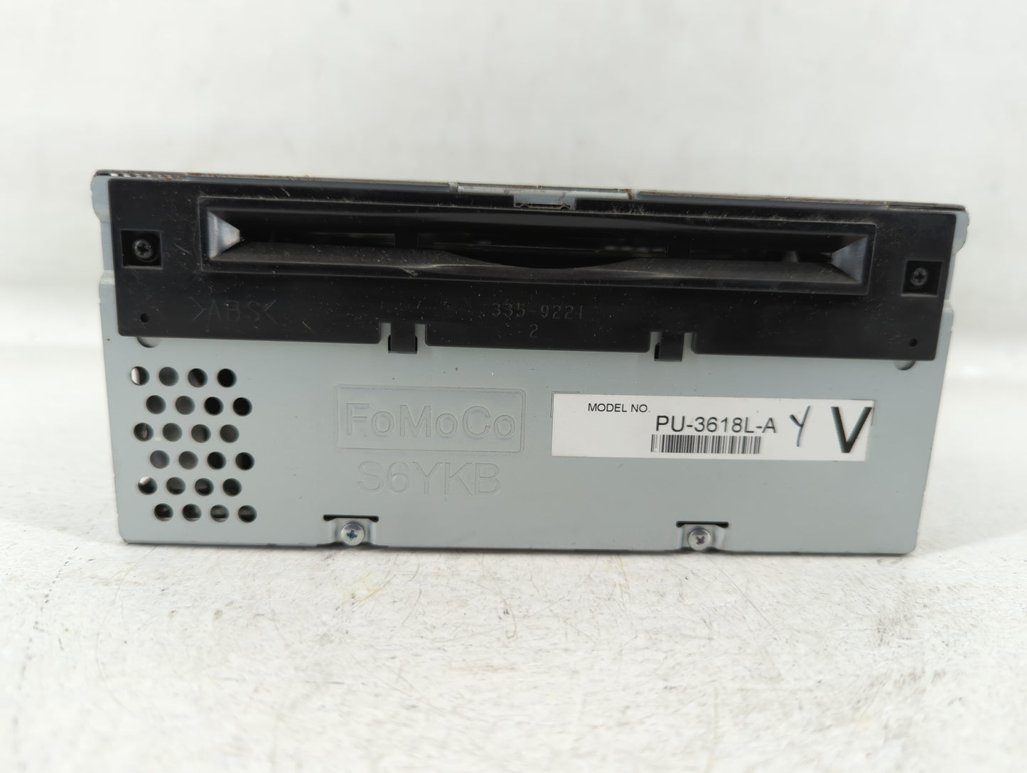 2013 Ford Explorer Radio AM FM Cd Player Receiver Replacement P/N:DB5T-19C107-GC Fits OEM Used Auto Parts - Oemusedautoparts