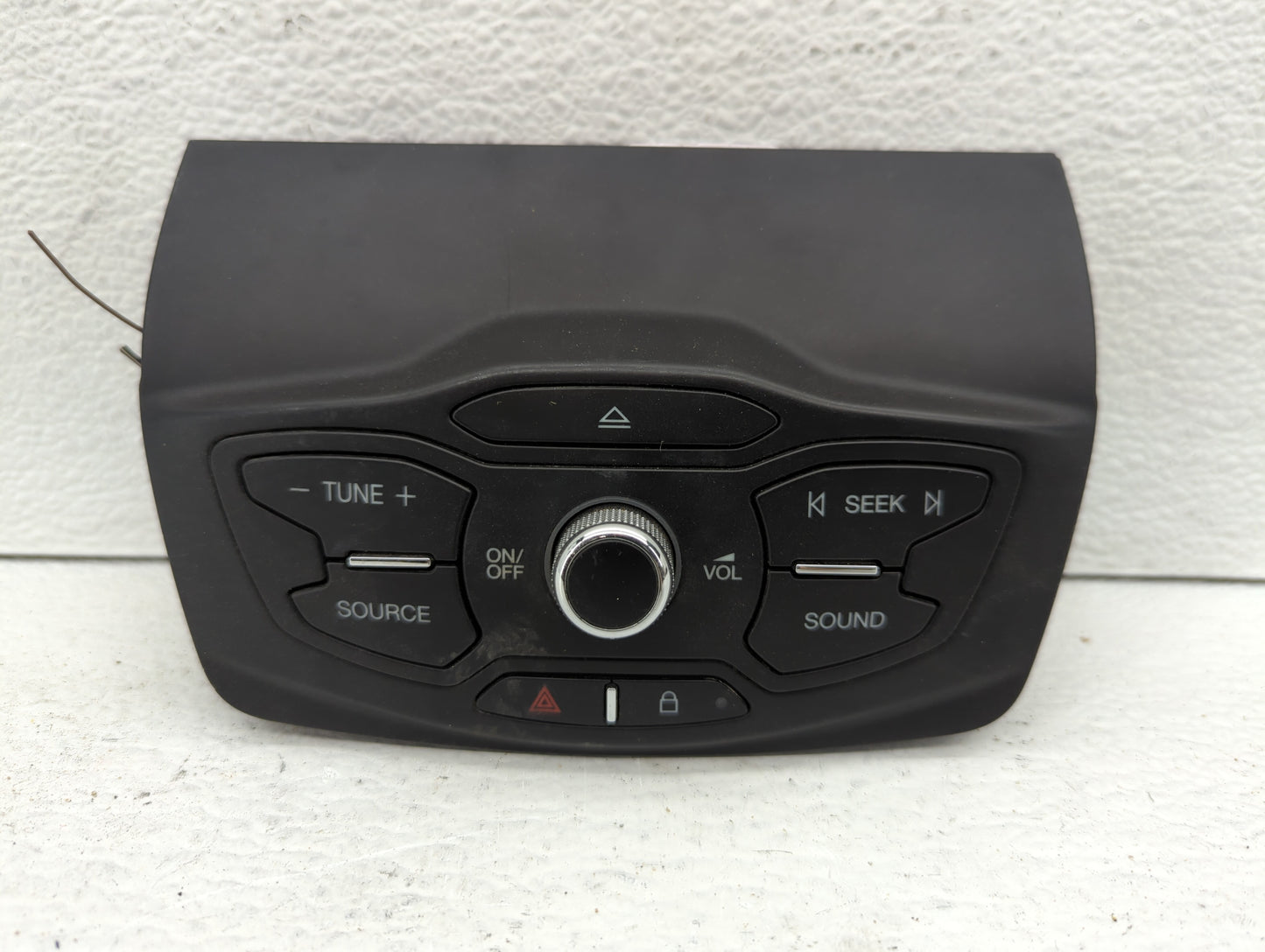 2013-2015 Ford Explorer Am Fm Cd Player Radio Receiver - Oemusedautoparts1.com