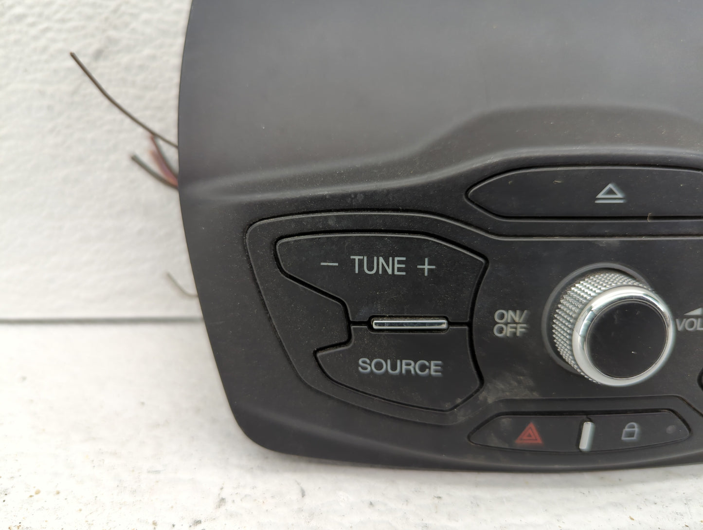 2013-2015 Ford Explorer Am Fm Cd Player Radio Receiver - Oemusedautoparts1.com