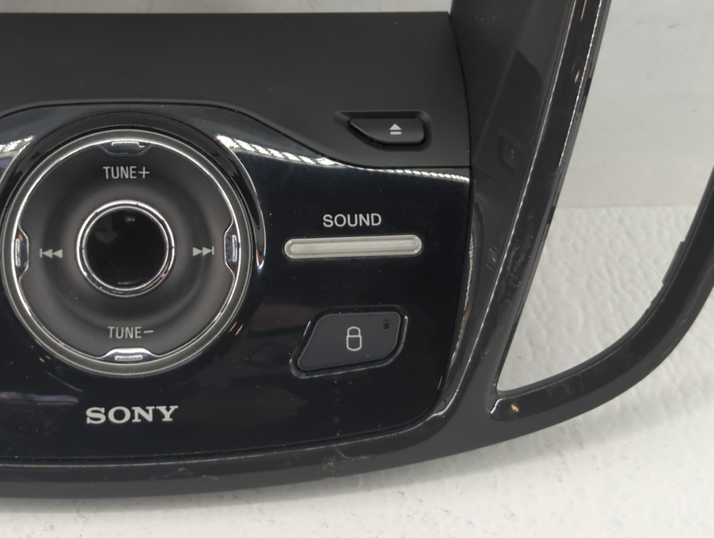 2013-2015 Ford Explorer Radio Control Panel - Oemusedautoparts1.com