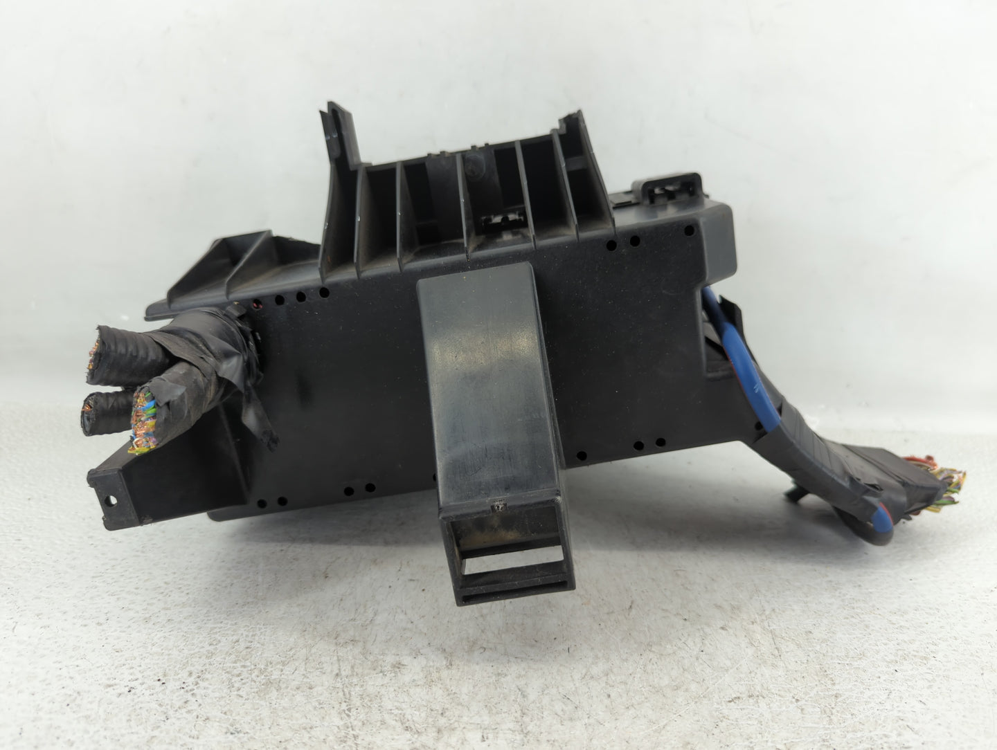 2013 Ford Explorer Fusebox Fuse Box Panel Relay Module P/N:BT4T-14A003-AA Fits OEM Used Auto Parts - Oemusedautoparts1.com