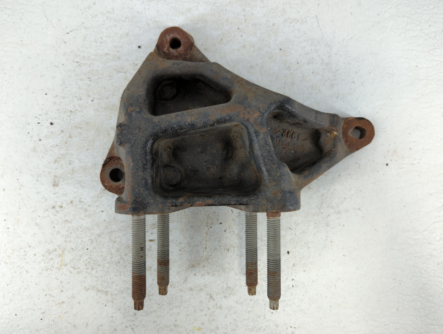 2013 Ford ExplorerMotor Mount Bracket - Oemusedautoparts1.com