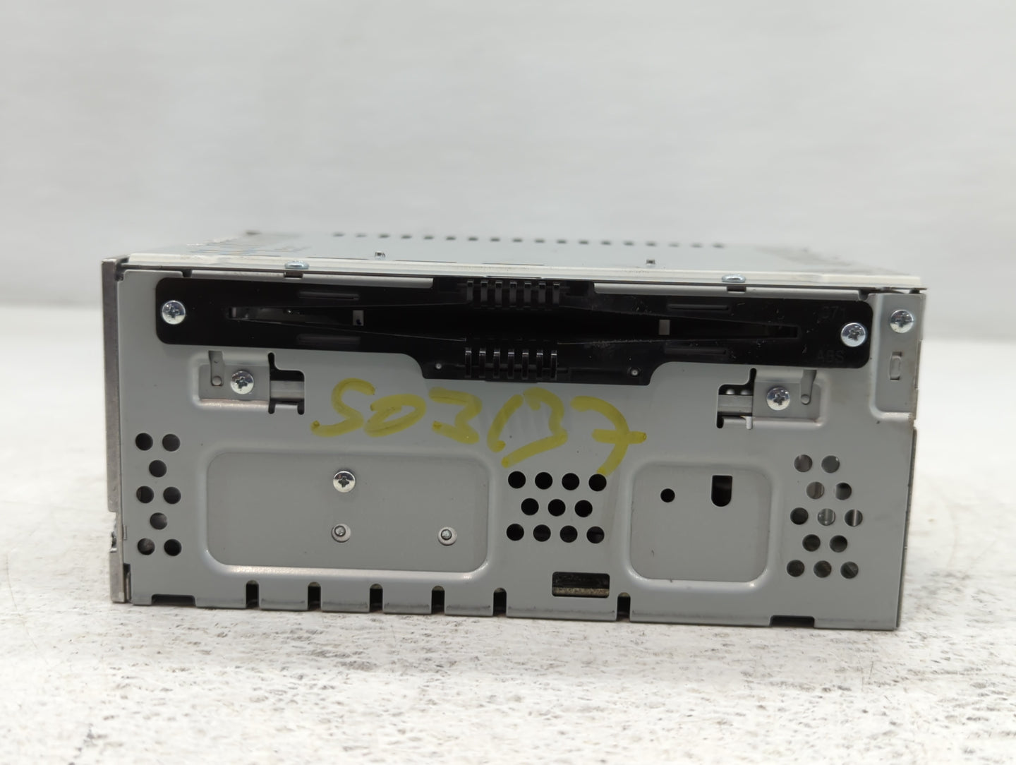 2013 Ford Explorer Radio AM FM Cd Player Receiver Replacement P/N:CQ-FJ22E0UMC Fits OEM Used Auto Parts - Oemusedautoparts1.
