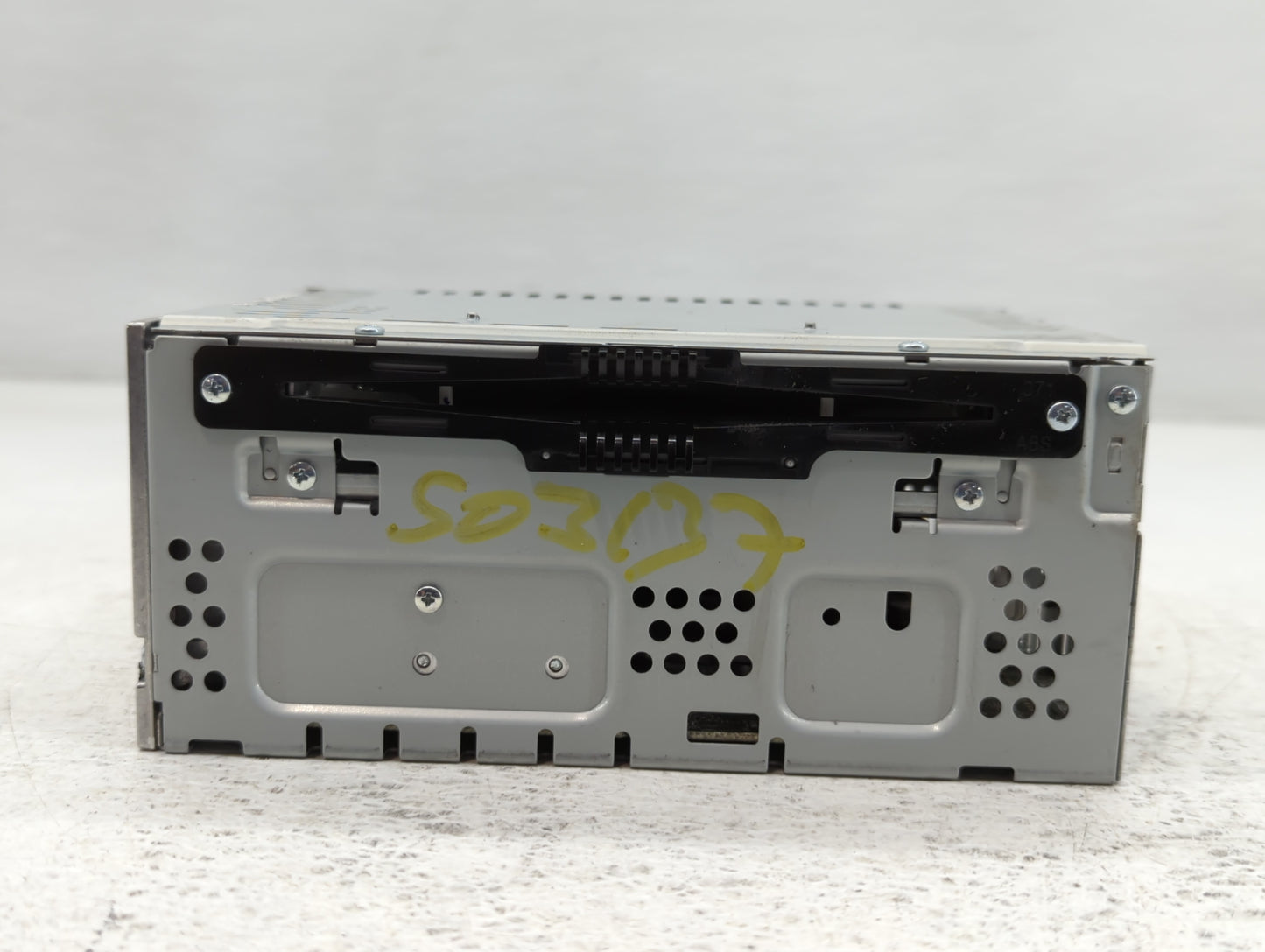 2013 Ford Explorer Radio AM FM Cd Player Receiver Replacement P/N:CQ-FJ22E0UMC Fits OEM Used Auto Parts - Oemusedautoparts1.