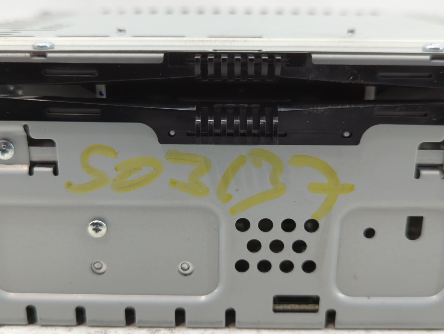 2013 Ford Explorer Radio AM FM Cd Player Receiver Replacement P/N:CQ-FJ22E0UMC Fits OEM Used Auto Parts - Oemusedautoparts1.