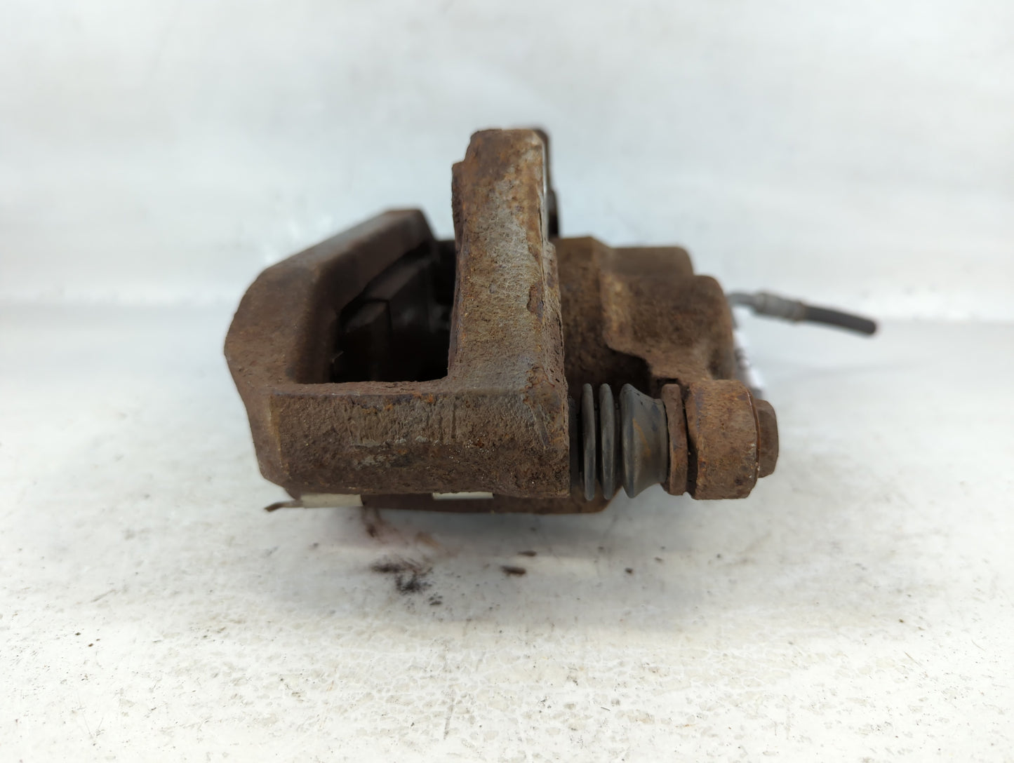 2013-2019 Ford Explorer Front Driver Left Brake Caliper - Oemusedautoparts1.com