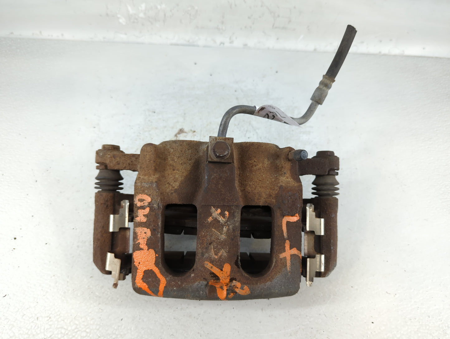 2013-2019 Ford Explorer Front Driver Left Brake Caliper - Oemusedautoparts1.com