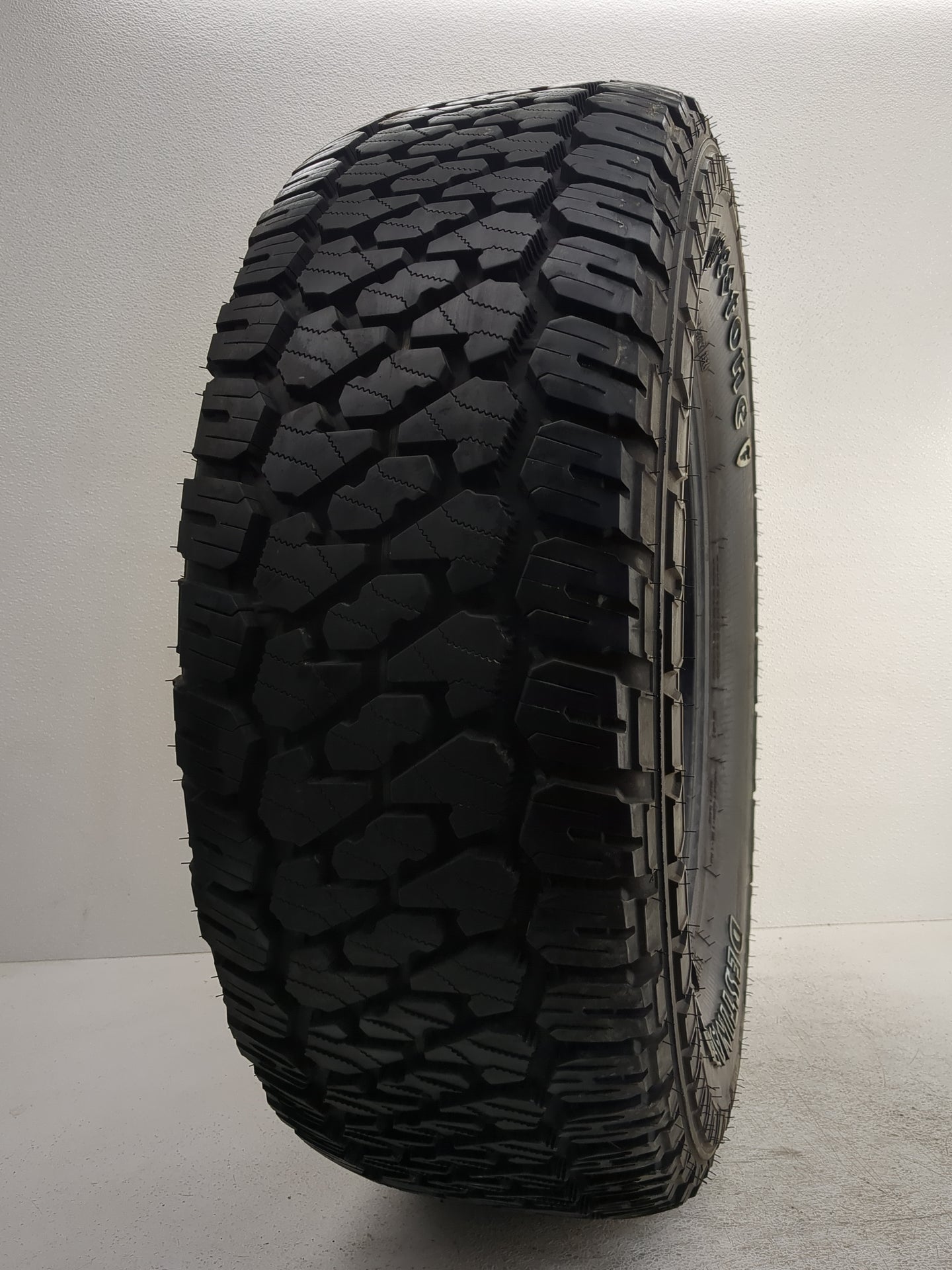 Used Tire LT275/65R15 FIRESTONE DESTINATION X/T 123/120S - Tread Depth 12/32 - Oemusedautoparts1.com
