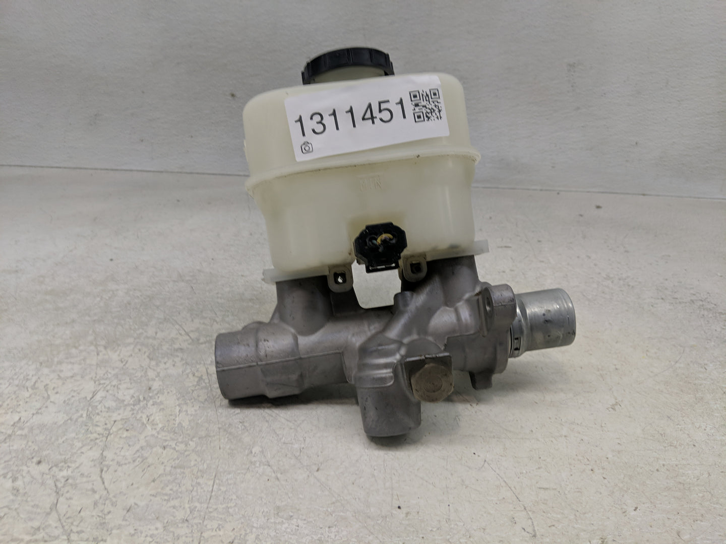 2011-2013 Ford F-150 Brake Master Cylinder - Oemusedautoparts1.com