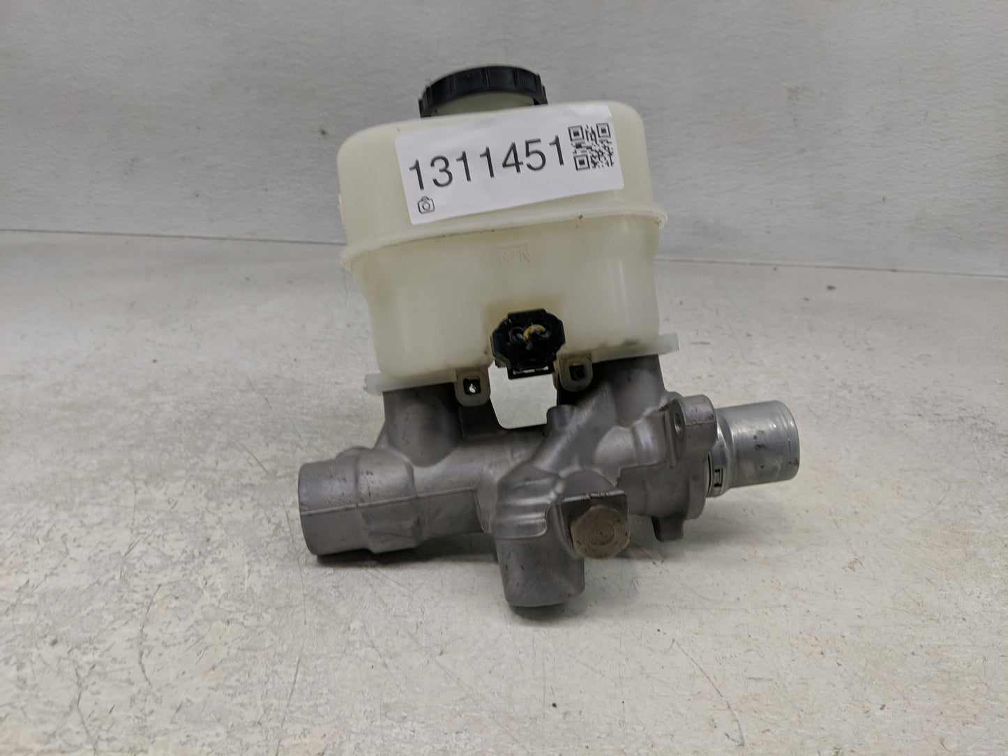 2011-2013 Ford F-150 Brake Master Cylinder - Oemusedautoparts1.com