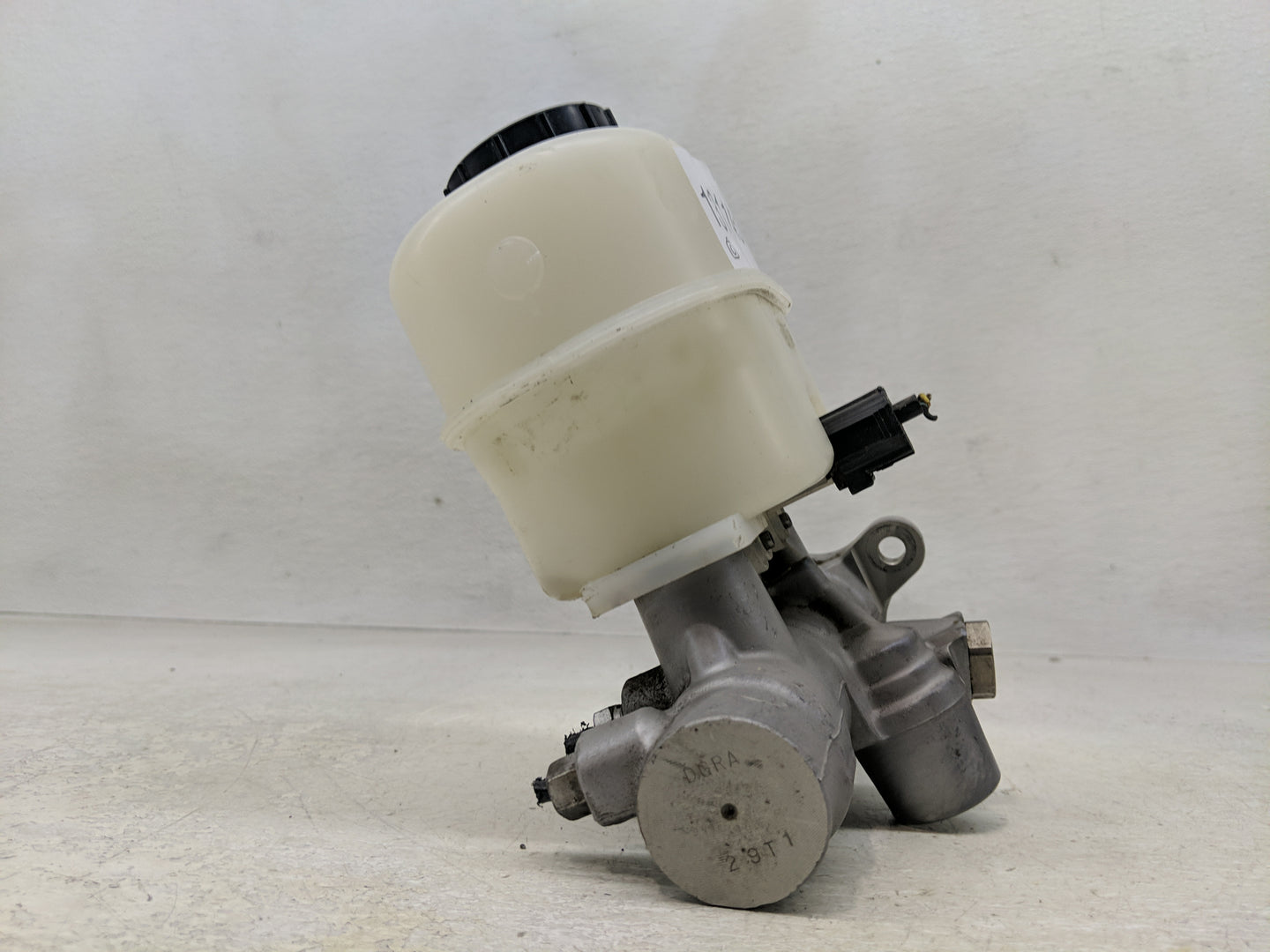 2011-2013 Ford F-150 Brake Master Cylinder - Oemusedautoparts1.com
