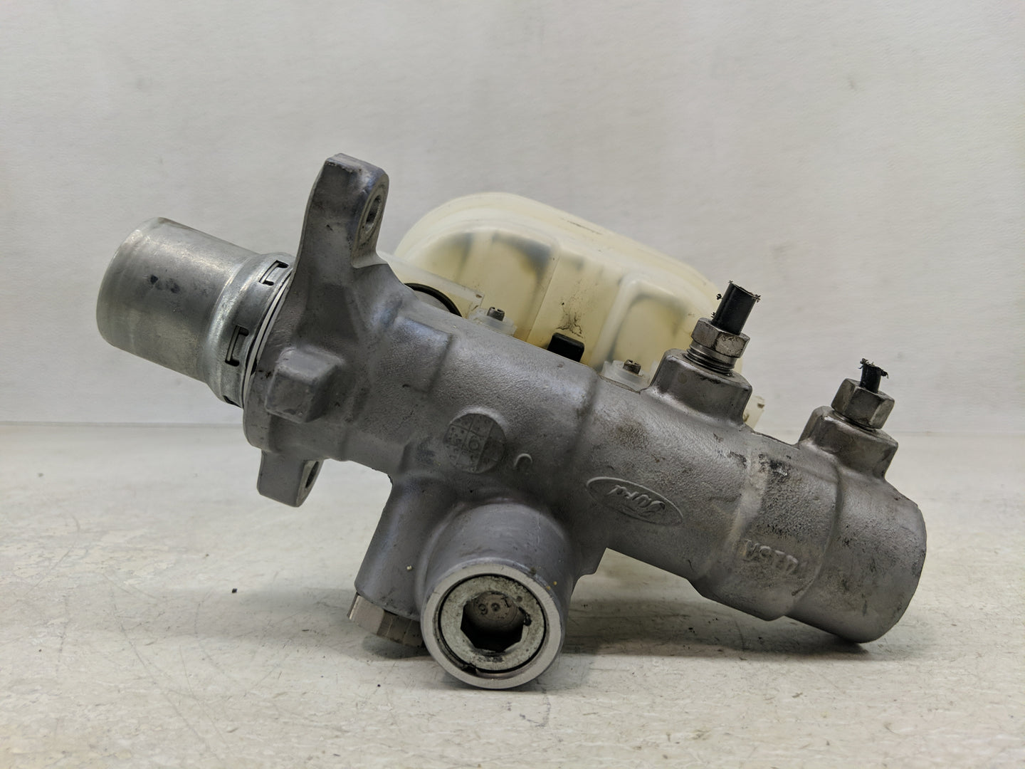 2011-2013 Ford F-150 Brake Master Cylinder - Oemusedautoparts1.com