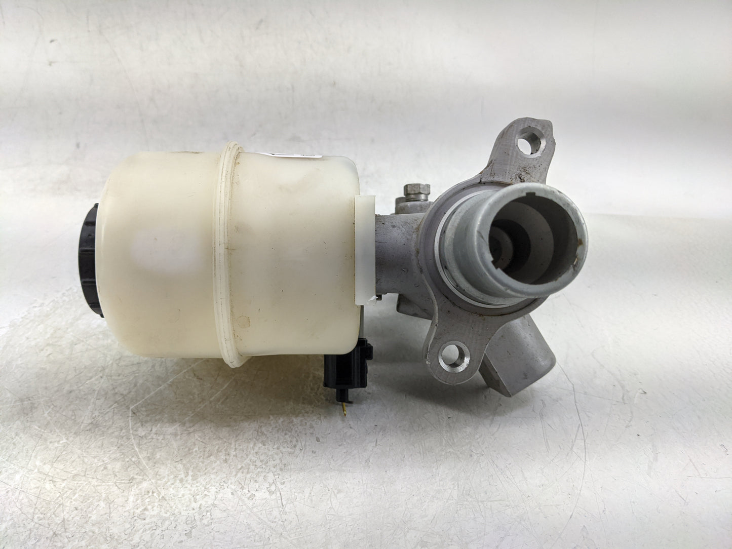 2011-2013 Ford F-150 Brake Master Cylinder - Oemusedautoparts1.com