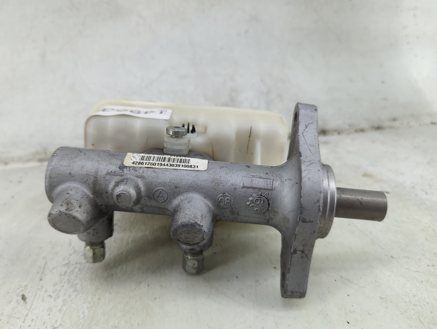 2011-2013 Ford F-150 Brake Master Cylinder 1492396 - Oemusedautoparts1.com