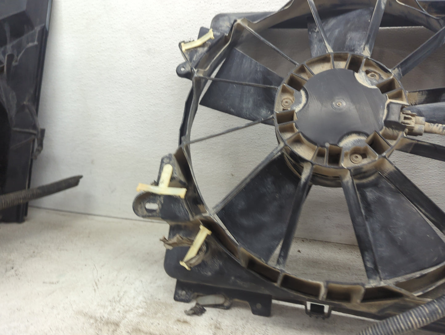 2013 Ford F150 Electric Radiator Cooling Fan Motor Assembly P/N:AL34-8C607 Fits Fits 2010 2011 2012 2014 2017 OEM Used Auto 