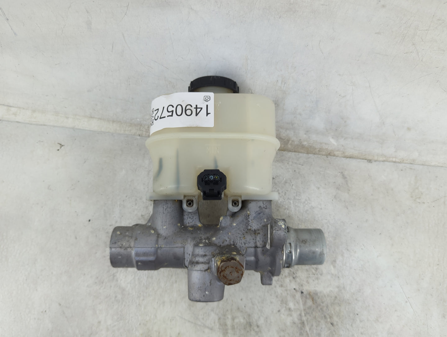 Ford F150 Brake Master Cylinder 1490572 - Oemusedautoparts1.com