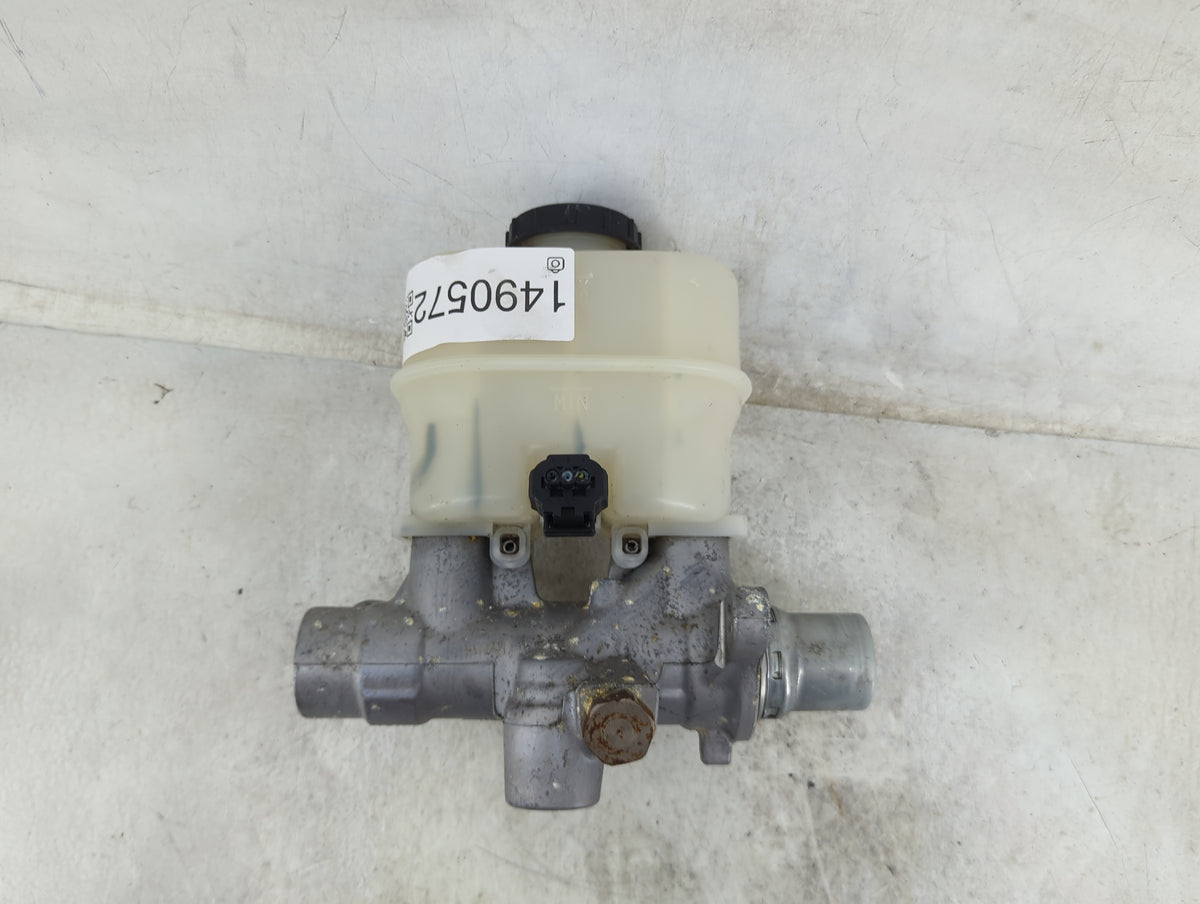 Ford F150 Brake Master Cylinder 1490572 - Oemusedautoparts1.com