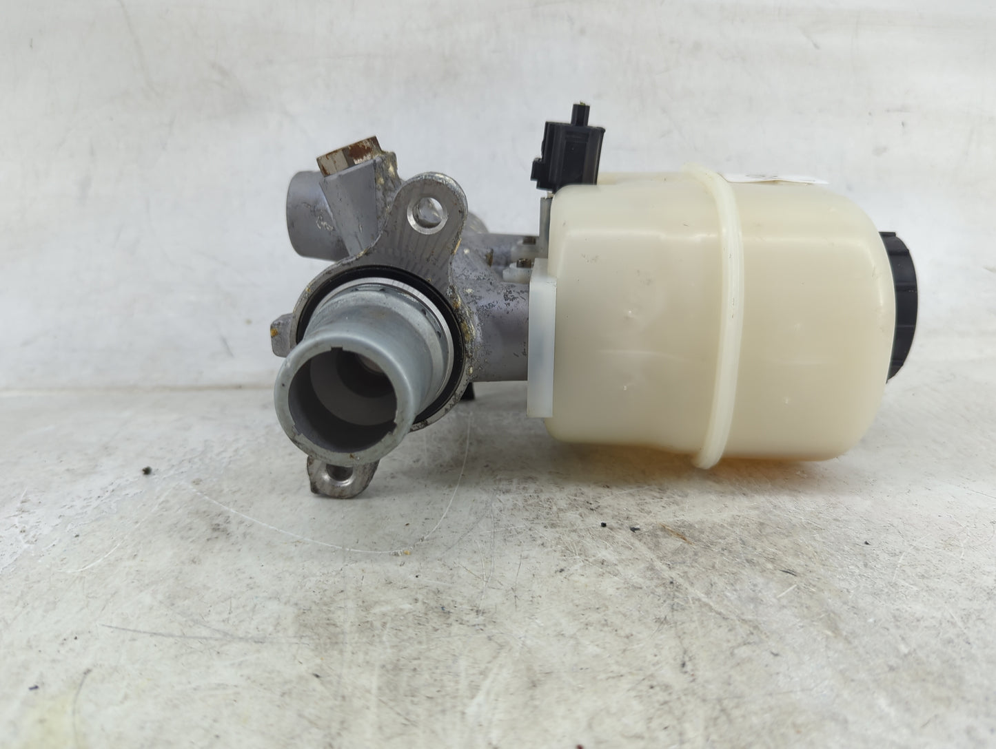 Ford F150 Brake Master Cylinder 1490572 - Oemusedautoparts1.com