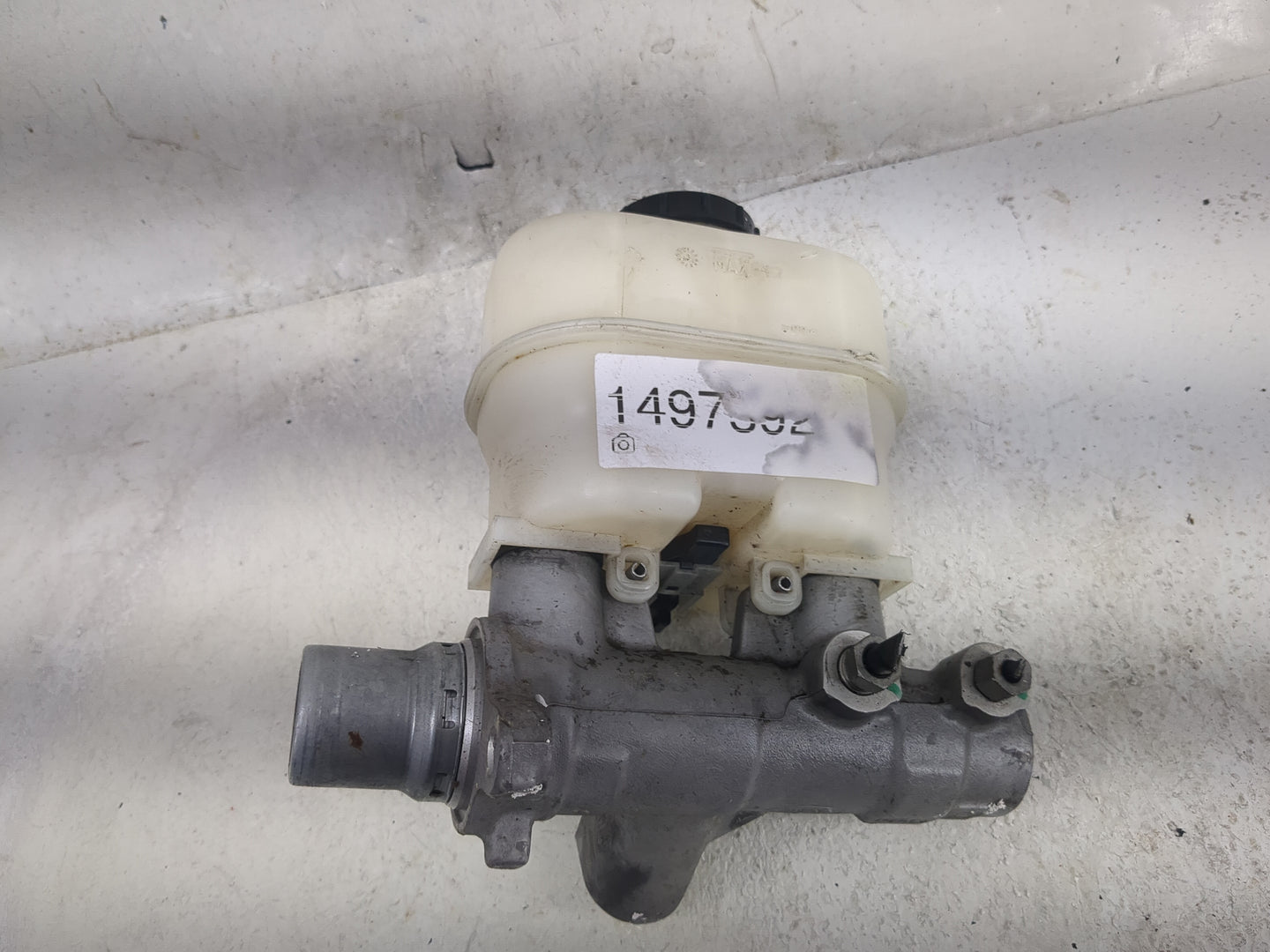 Ford F150 Brake Master Cylinder 1497392 - Oemusedautoparts1.com