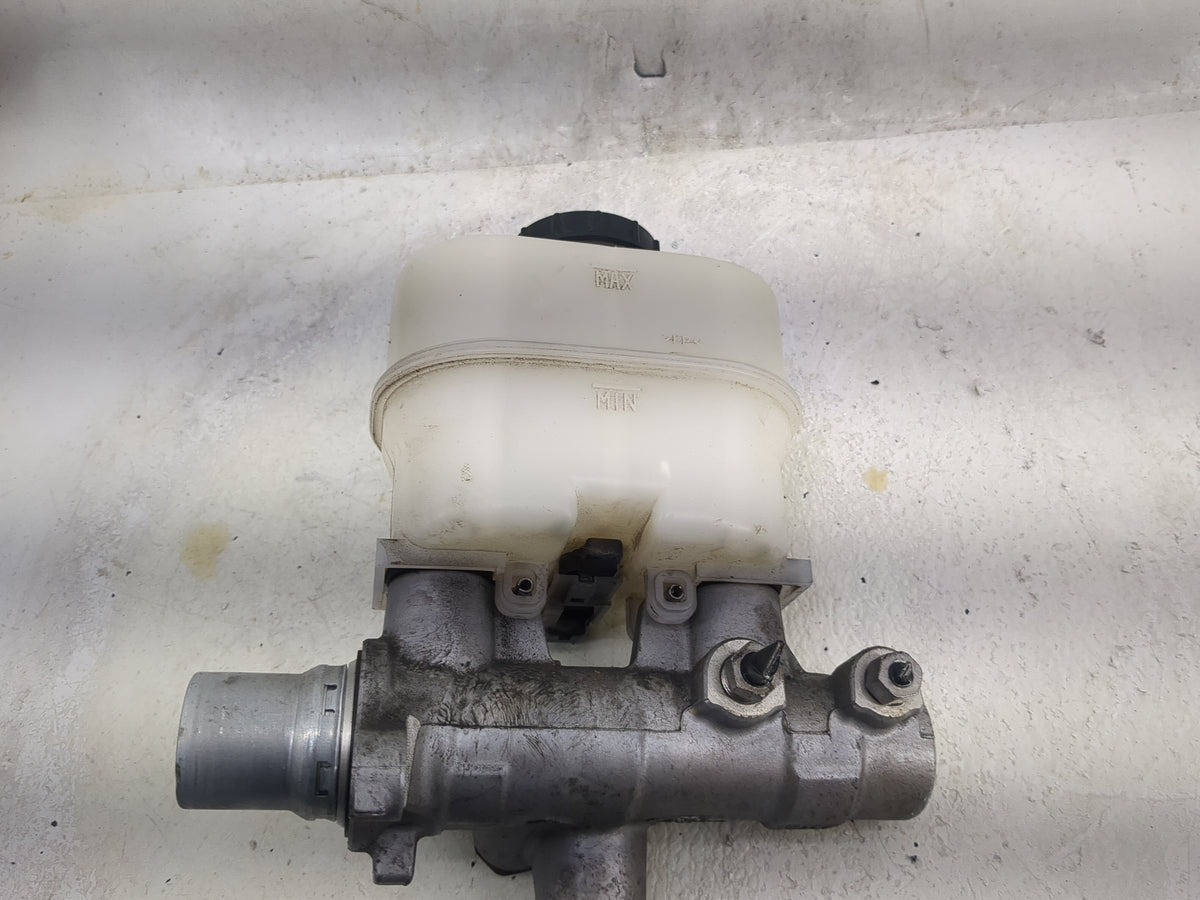 Ford F150 Brake Master Cylinder 1497491 - Oemusedautoparts1.com