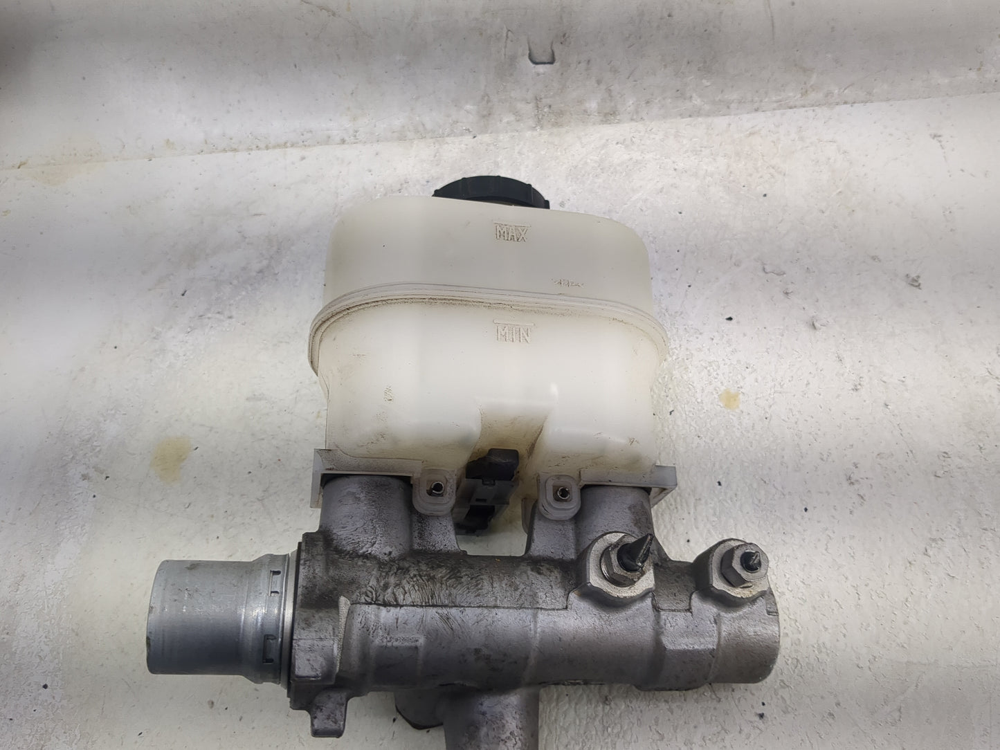 Ford F150 Brake Master Cylinder 1497491 - Oemusedautoparts1.com