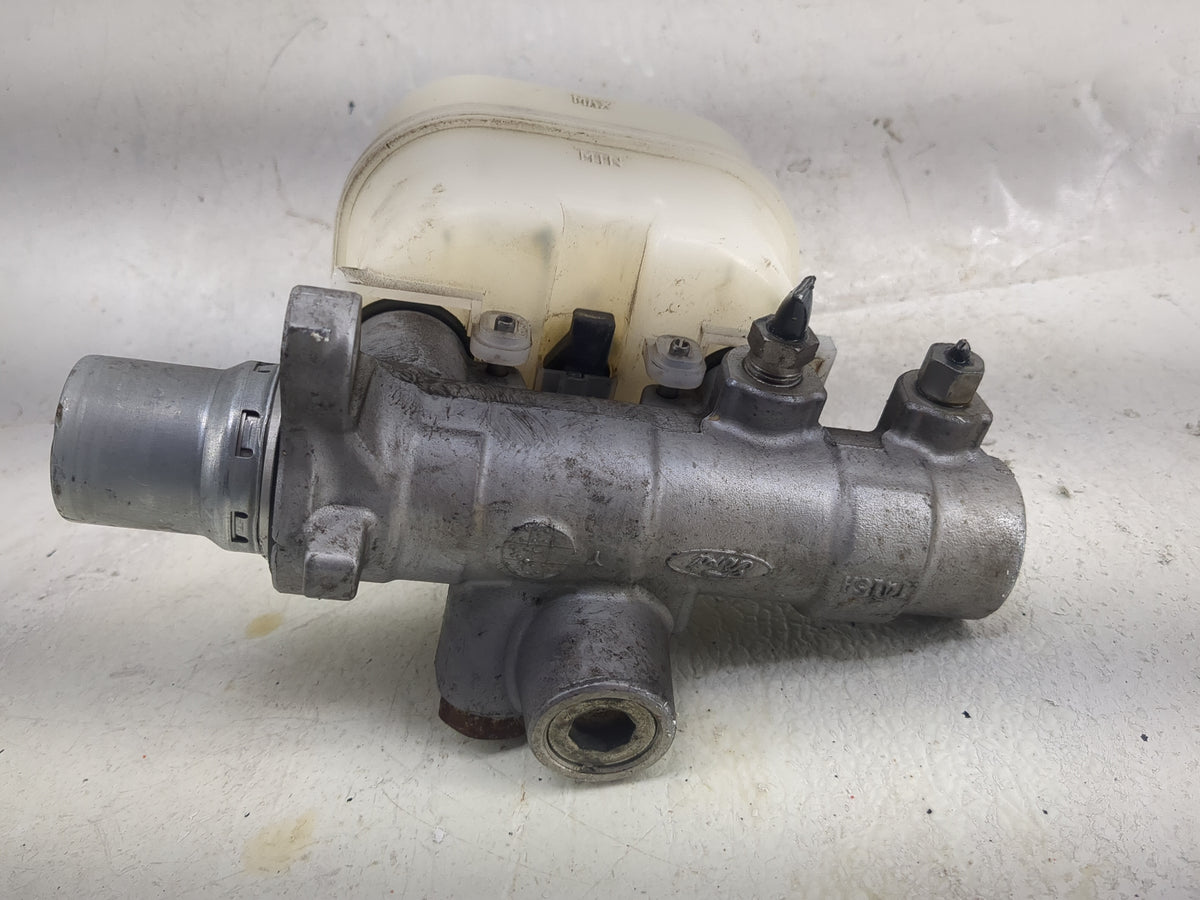 Ford F150 Brake Master Cylinder 1497491 - Oemusedautoparts1.com
