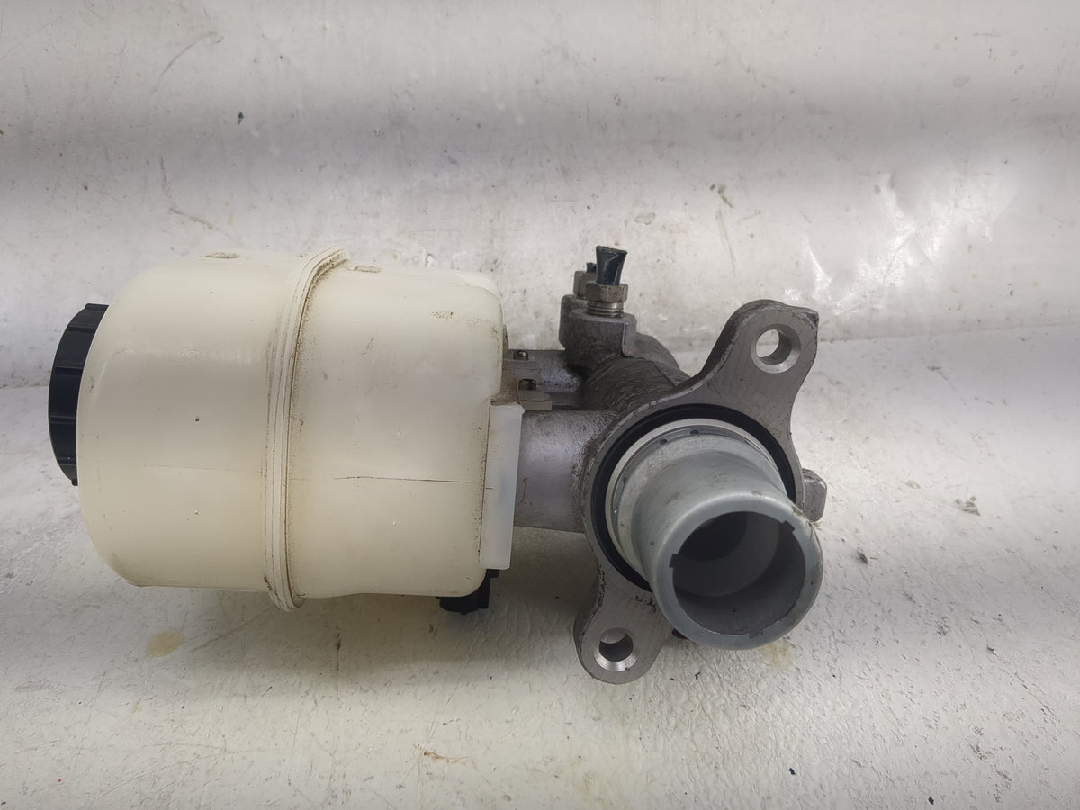 Ford F150 Brake Master Cylinder 1497491 - Oemusedautoparts1.com
