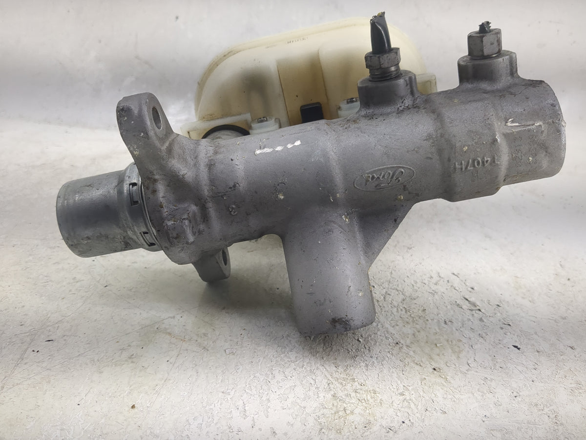 Ford F150 Brake Master Cylinder 1497870 - Oemusedautoparts1.com