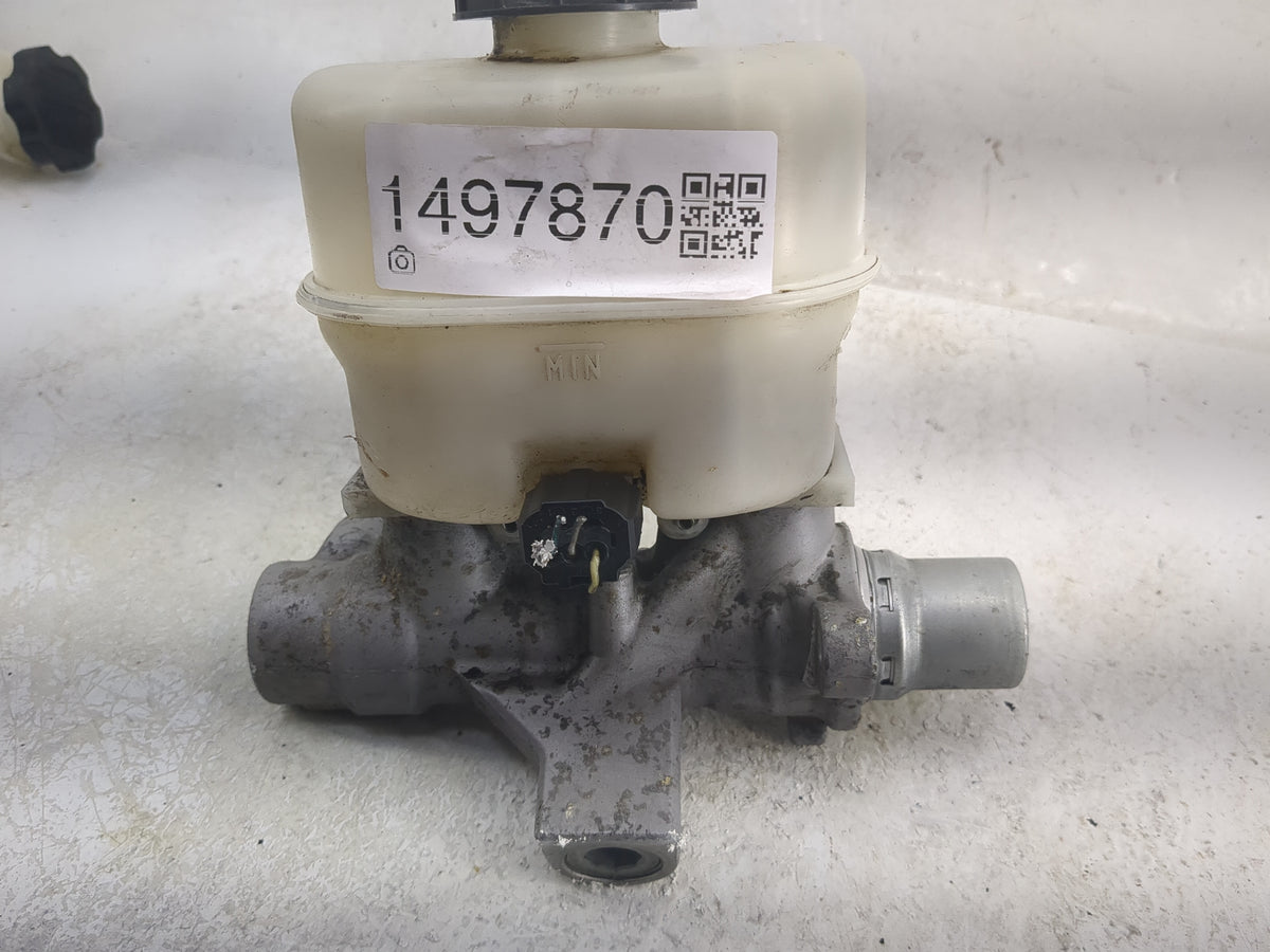 Ford F150 Brake Master Cylinder 1497870 - Oemusedautoparts1.com