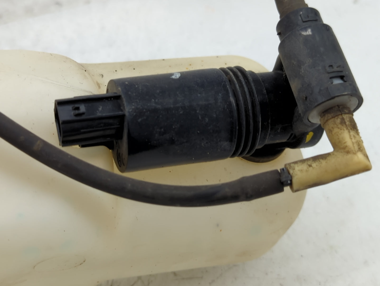 2011-2019 Ford Fiesta Windshield Washer Fluid Reservoir Bottle Oem - Oemusedautoparts1.com