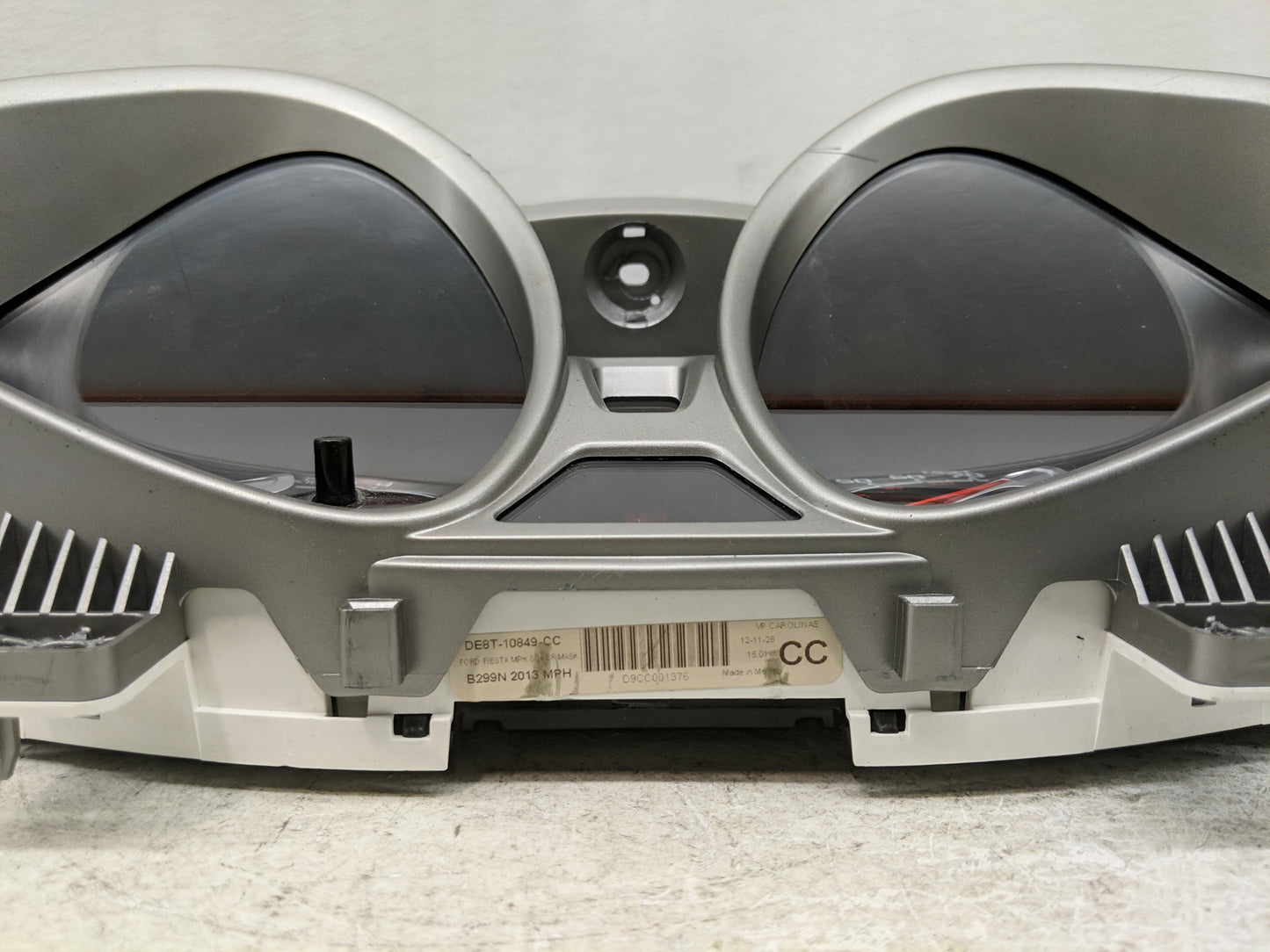 2012-2013 Ford Fiesta Instrument Cluster Speedometer Gauges P/N:DE8T-10849-CC Fits Fits 2012 2013 OEM Used Auto Parts - Oemu