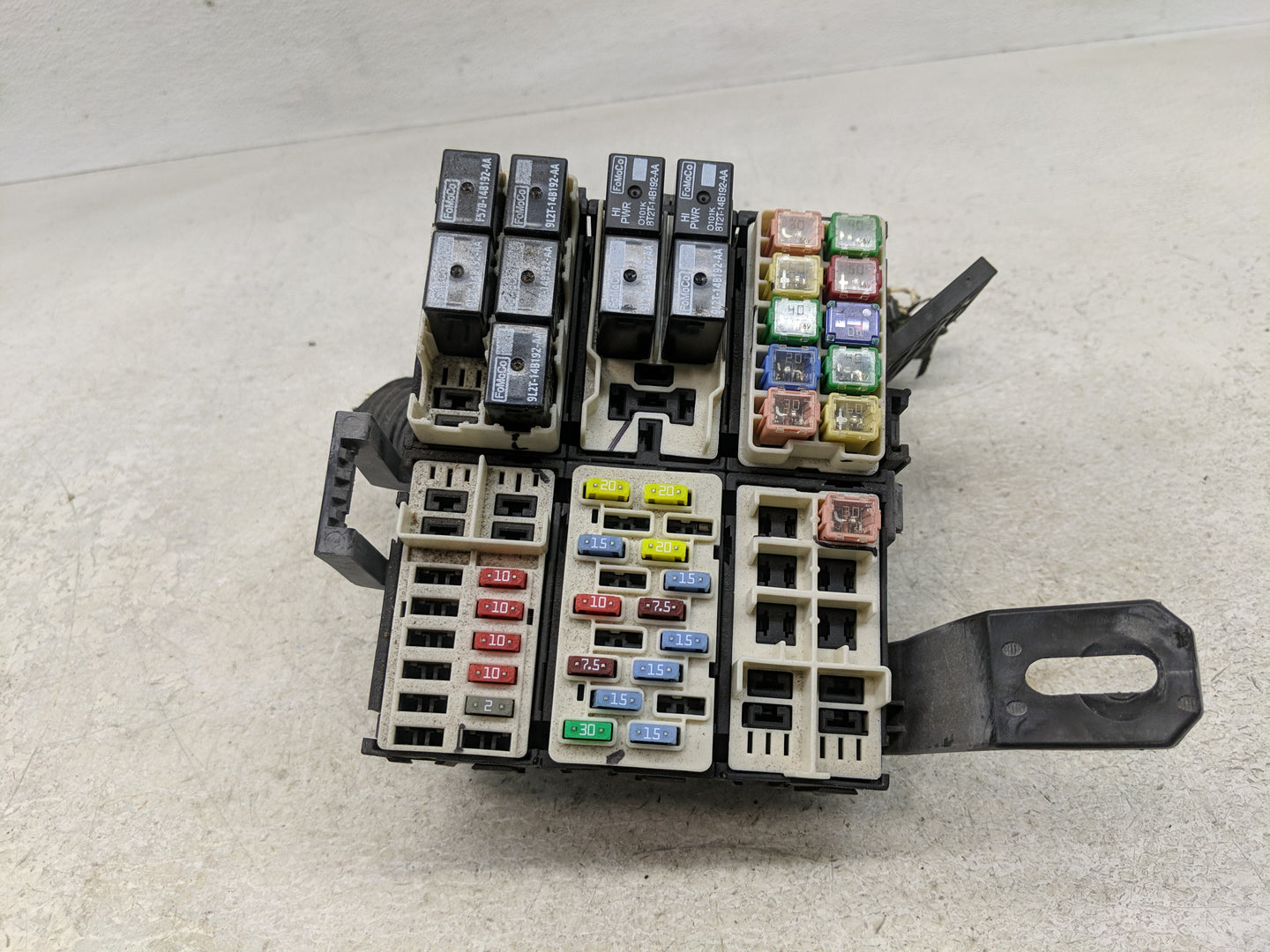 2011-2013 Ford Fiesta Fusebox Fuse Box Panel Relay Module P/N:6001389001 Fits Fits 2011 2012 2013 OEM Used Auto Parts - Oemu