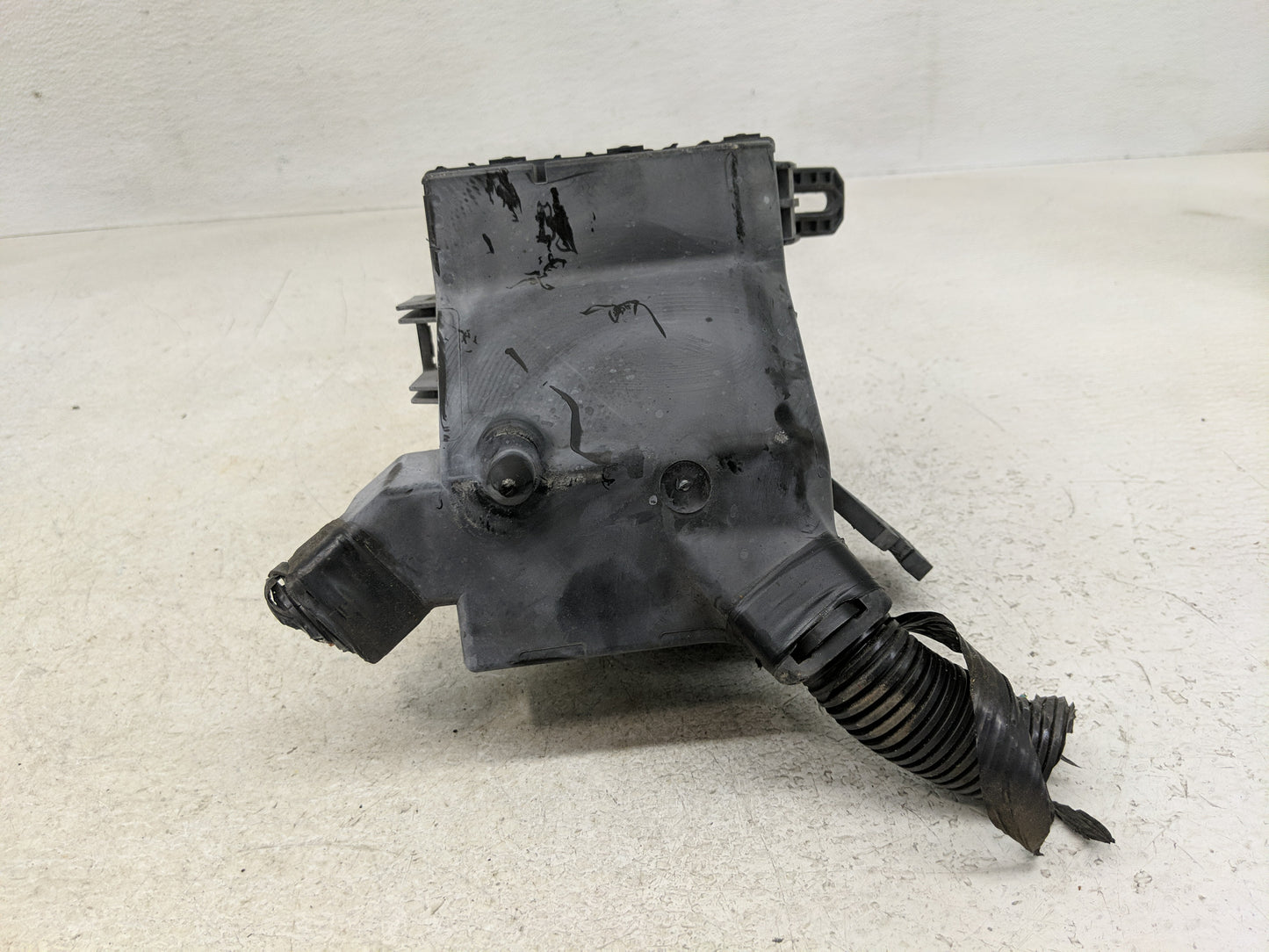 2011-2013 Ford Fiesta Fusebox Fuse Box Panel Relay Module P/N:6001389001 Fits Fits 2011 2012 2013 OEM Used Auto Parts - Oemu
