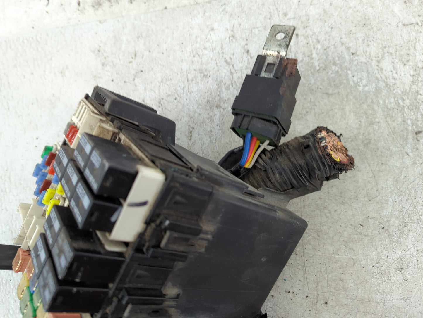2011-2013 Ford Fiesta Fusebox Fuse Box Panel Relay Module Fits Fits 2011 2012 2013 OEM Used Auto Parts - Oemusedautoparts1.c