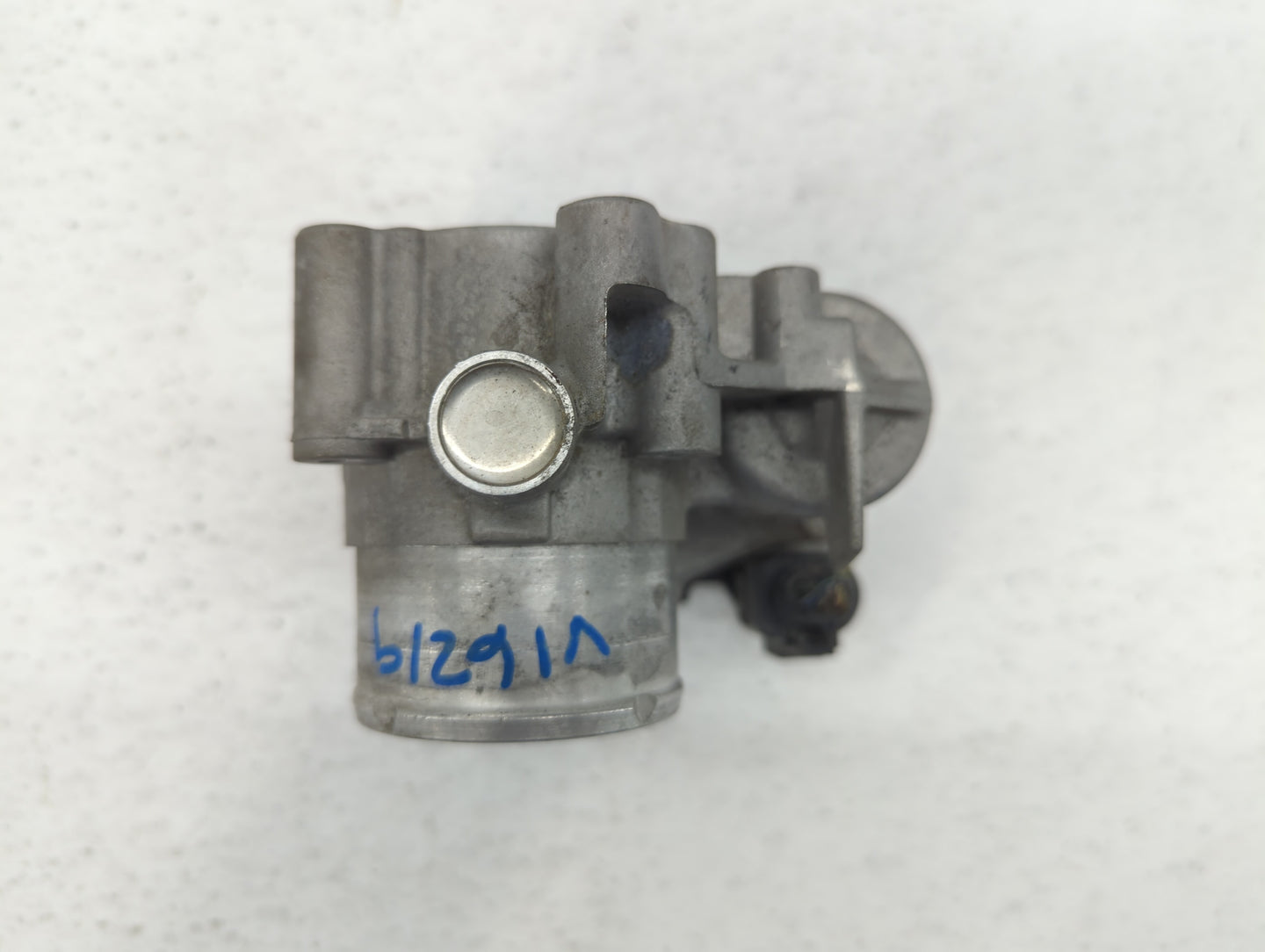 2011-2014 Ford Fiesta Throttle Body P/N:7S7G-9F991-B7A 7S7G-9F991-CA, 7S7G-9F991-BA Fits Fits 2011 2012 2013 2014 OEM Used A