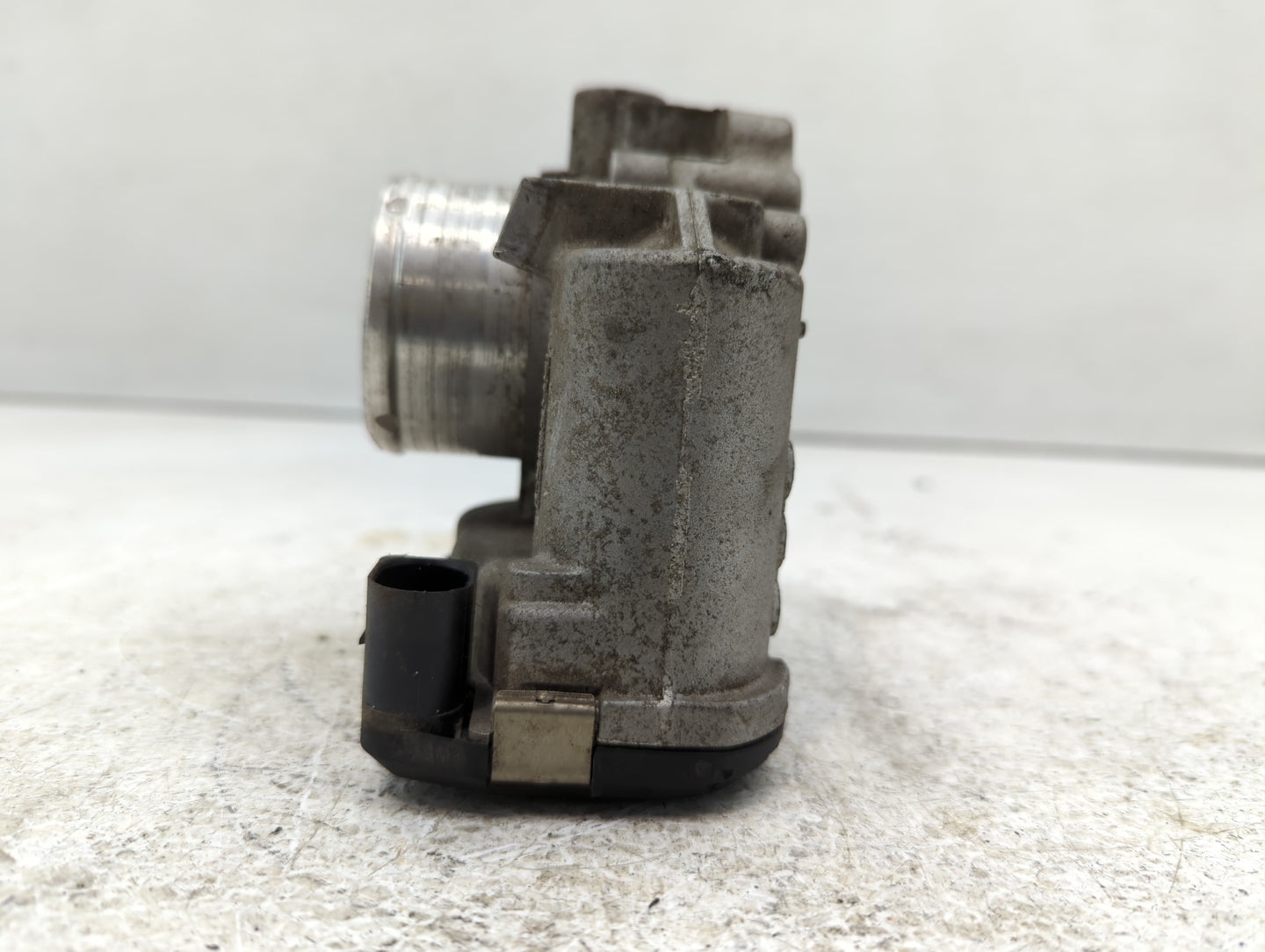 2011-2014 Ford Fiesta Throttle Body P/N:7S7G-9F991-CA, 7S7G-9F991-B7A Fits Fits 2011 2012 2013 2014 OEM Used Auto Parts - Oe