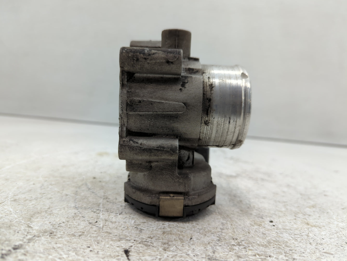 2011-2014 Ford Fiesta Throttle Body P/N:7S7G-9F991-CA, 7S7G-9F991-B7A Fits Fits 2011 2012 2013 2014 OEM Used Auto Parts - Oe