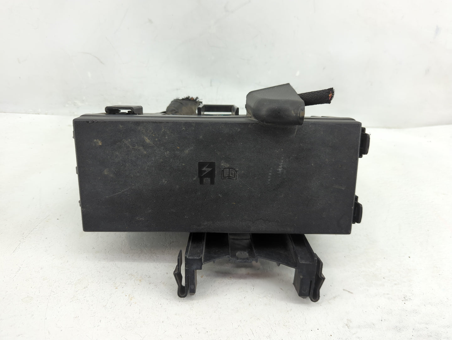 2013-2015 Ford Flex Fusebox Fuse Box Panel Relay Module P/N:DG1T-14A003-BA Fits Fits 2013 2014 2015 OEM Used Auto Parts - Oe